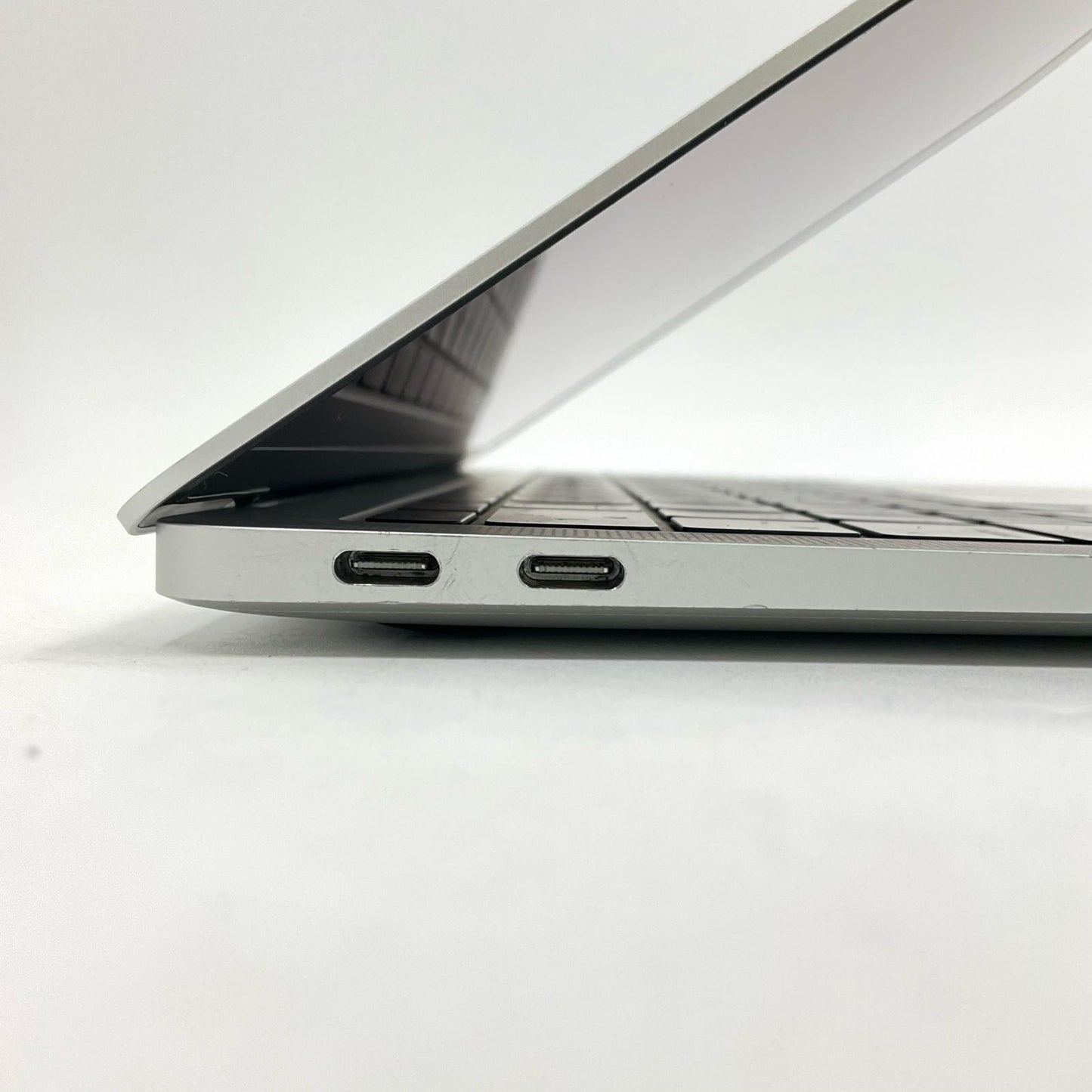 【全額返金保証】【最速発送】Apple MacBook Air 13.3インチ 2018 デュアルコア Intel Core i5 8GB 256GB シルバー 動作確認済