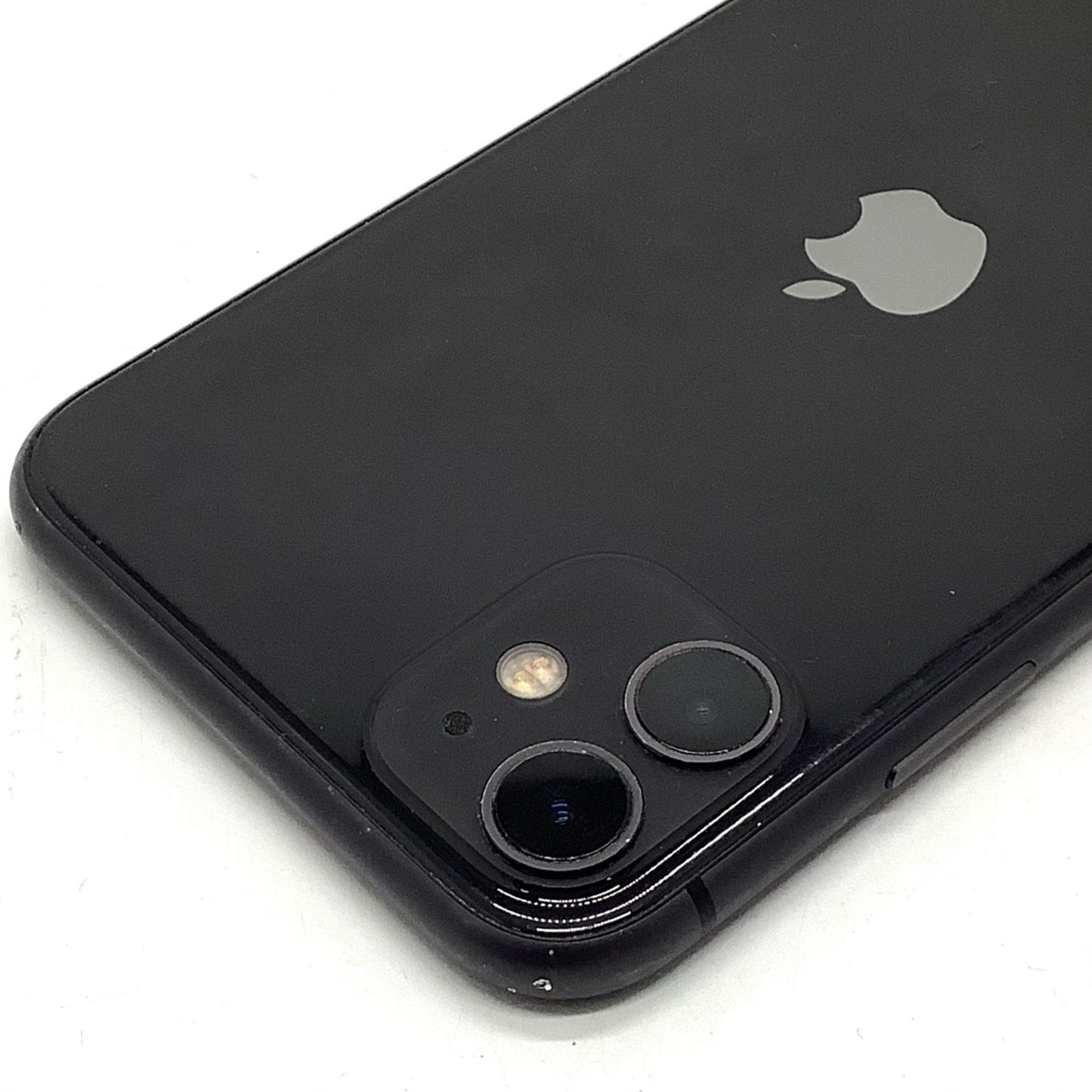 【最速発送】Apple iPhone iPhone 11 64GB ブラック docomo 白ロム【難有】 74%