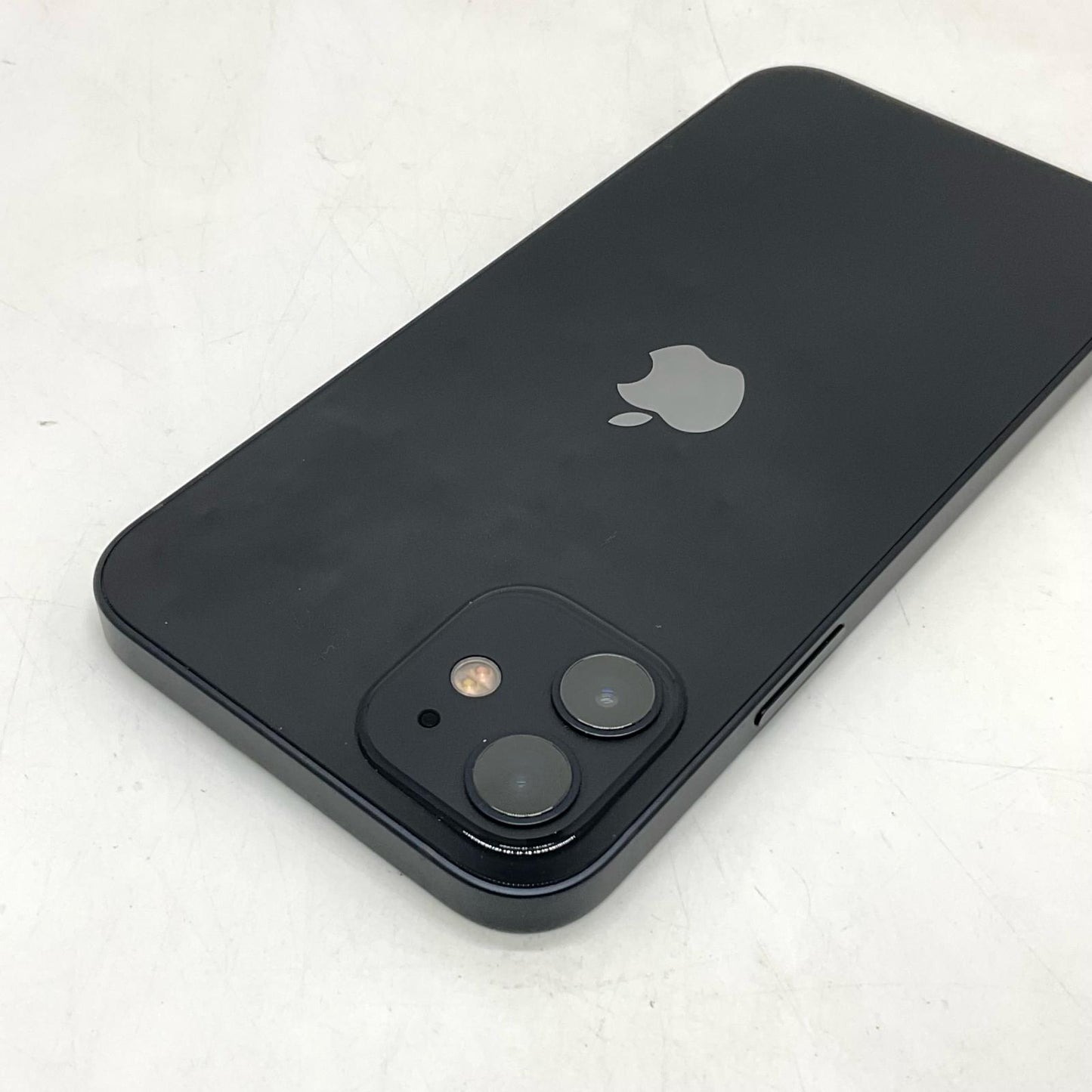 【全額返金保証】【最速発送】Apple iPhone iPhone 12 64GB ブラック docomo 白ロム 動作確認済 79%