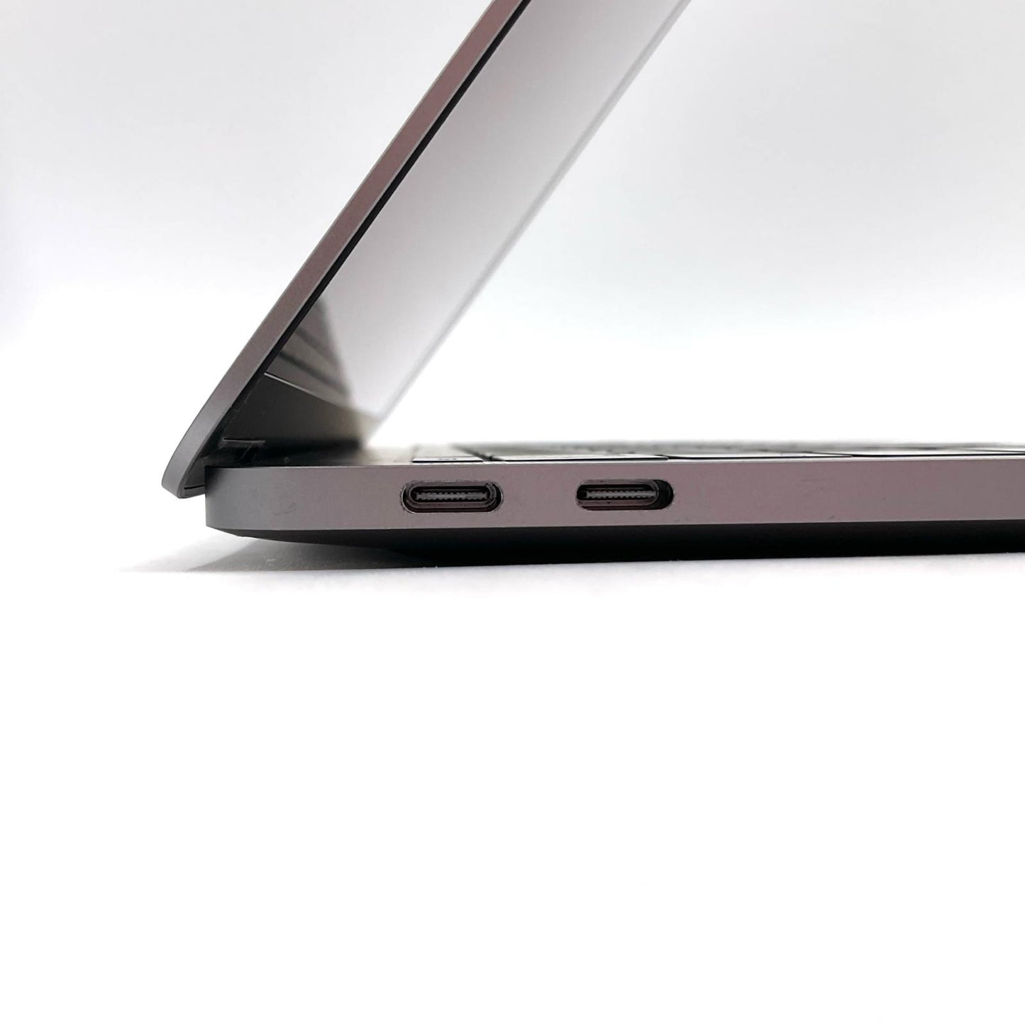 【最速発送】Apple MacBook Pro Two Thunderbolt 3 ports 13.3インチ 2017 2.3 GHz Intel i5 16GB 256GB シルバー【難有】