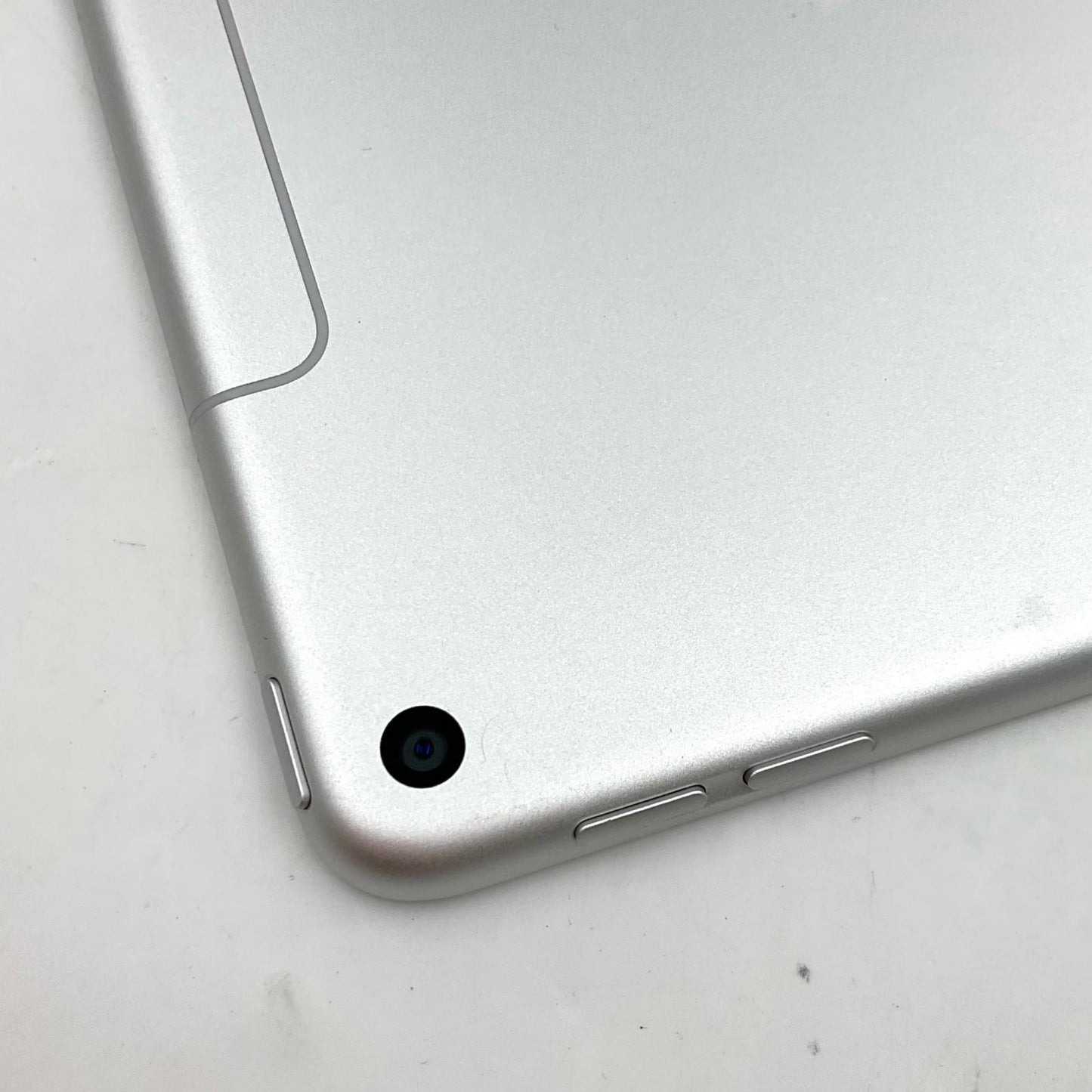 【全額返金保証】【最速発送】Apple iPad Air 10.5インチ 第3世代 64GB シルバー WiFi+Cellular SIMフリー 美品 動作確認済