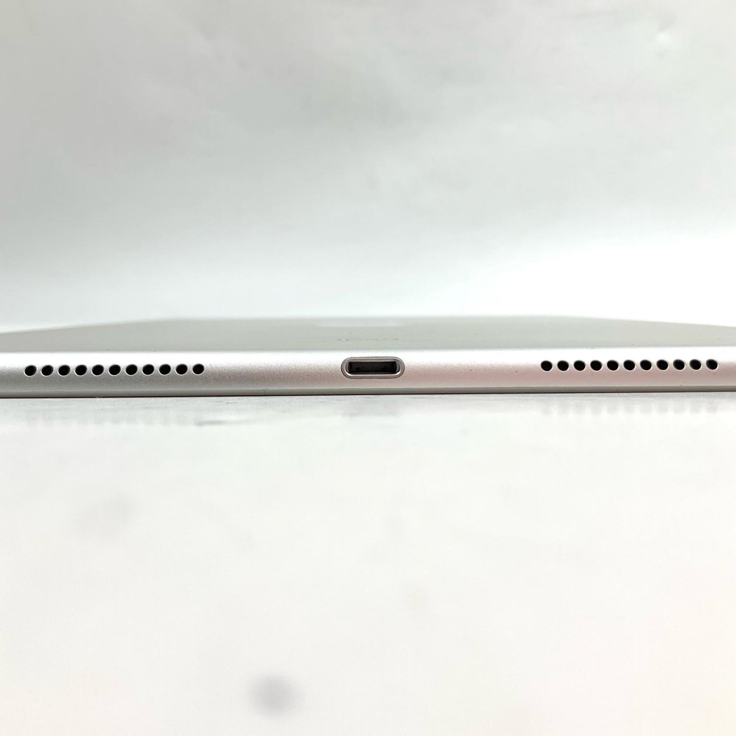 【全額返金保証】【最速発送】Apple iPad Air 10.5インチ 第3世代 64GB シルバー WiFi+Cellular SIMフリー 美品 動作確認済