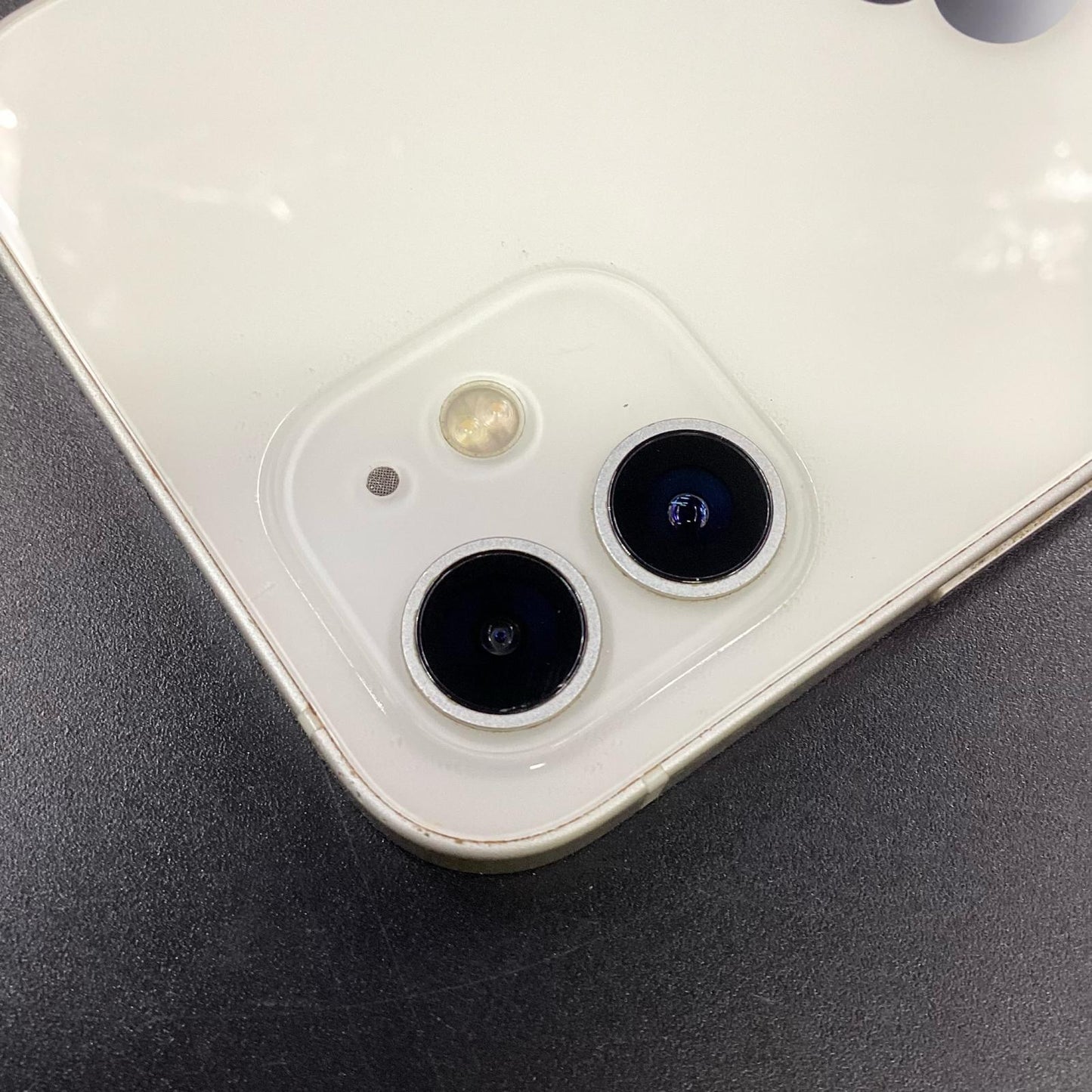 【全額返金保証】【最速発送】Apple iPhone iPhone 12 128GB ホワイト docomo 白ロム 動作確認済 69%
