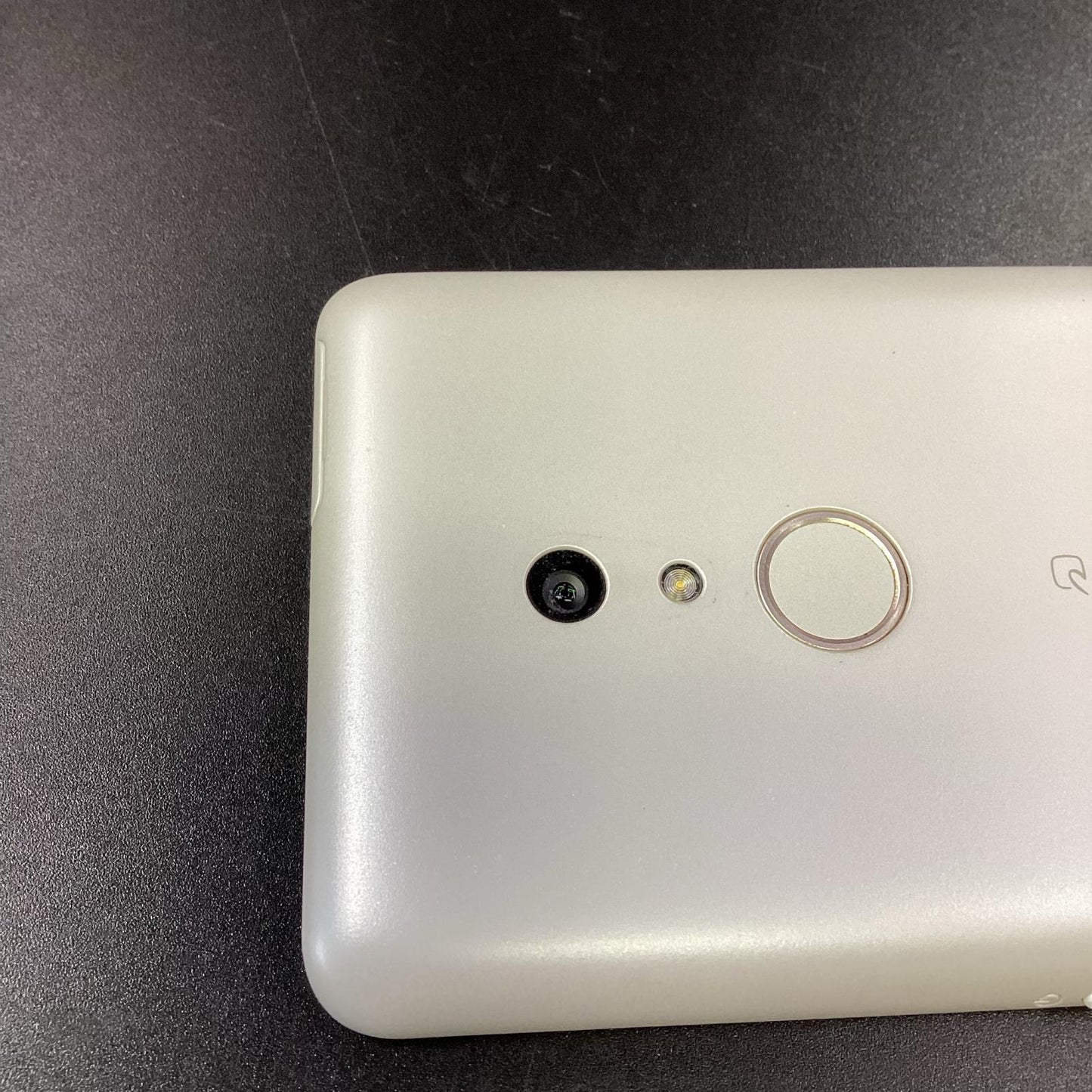 【全額返金保証】【最速発送】富士通 arrows Be4 Plus 64GB ホワイト docomo F-41B 白ロム 美品 動作確認済