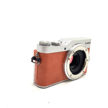 【全額返金保証】【最速発送】Panasonic デジタル一眼 LUMIX DC-GF9 美品 動作確認済