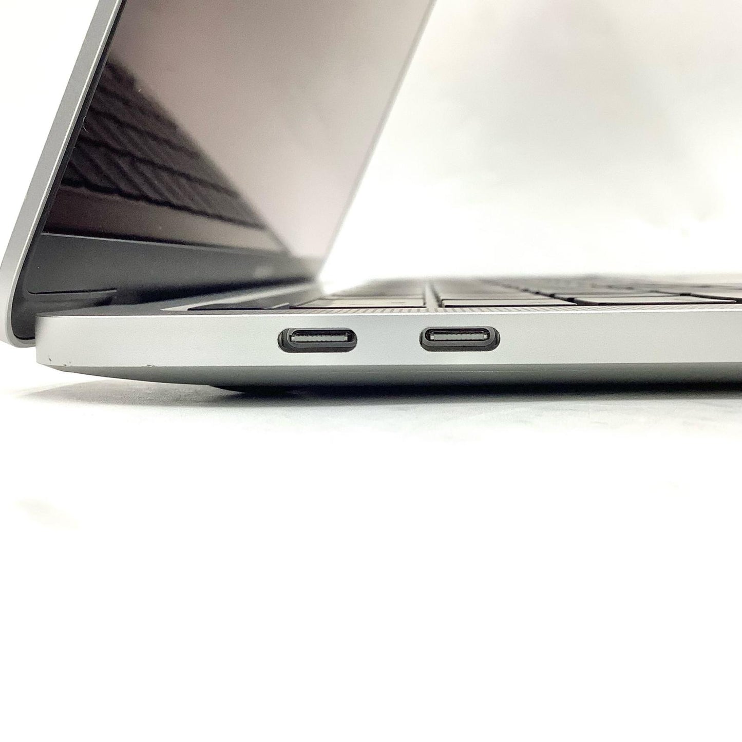 【全額返金保証】【最速発送】Apple MacBook Pro 13.3インチ 2022 Apple M2 8GB 256GB シルバー 98% 美品 動作確認済