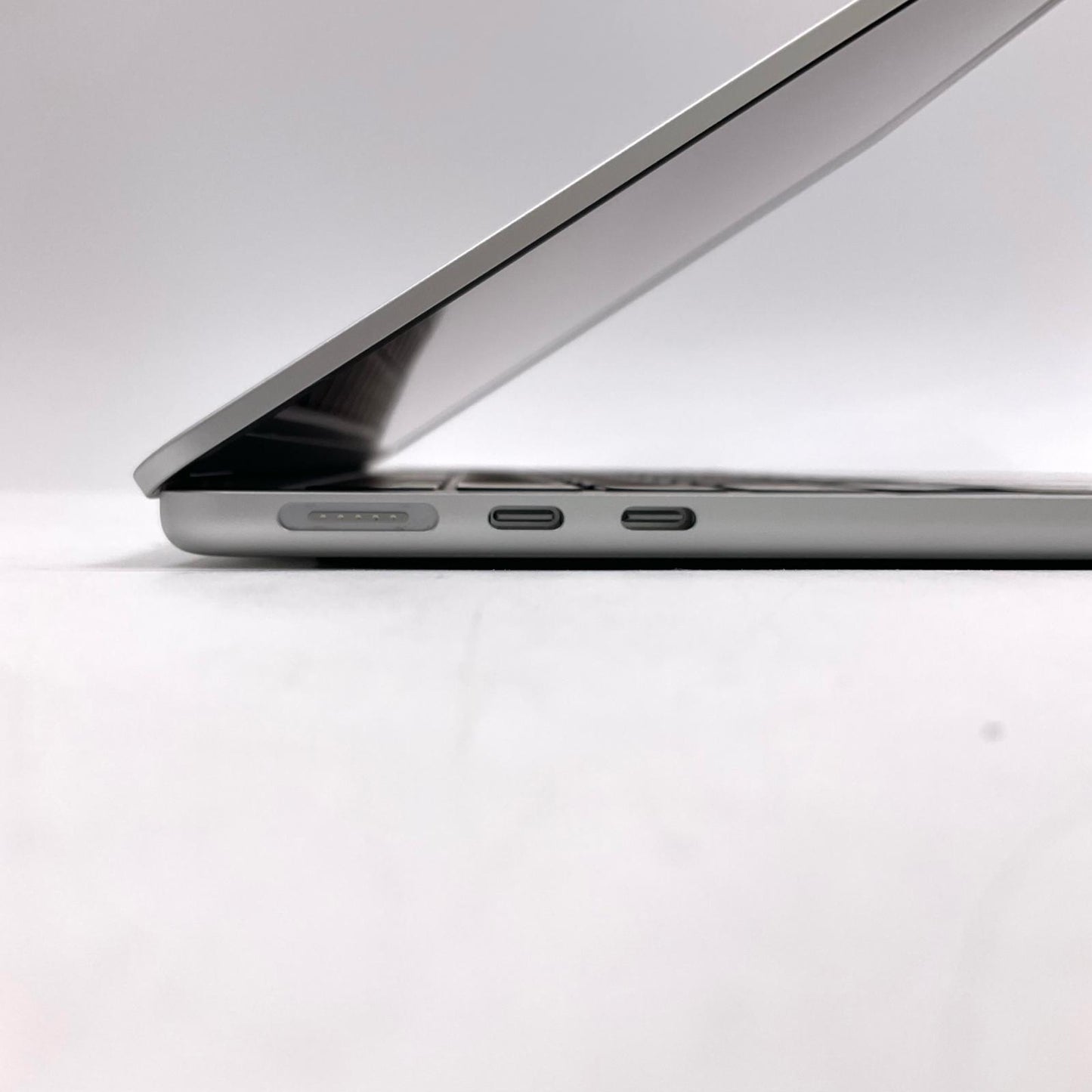【全額返金保証】【最速発送】Apple MacBook Air 13.6インチ 2025 Apple M4 16GB 256GB シルバー 100% 美品 動作確認済