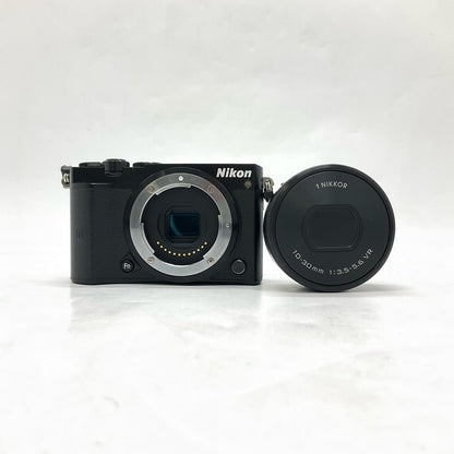 【最速発送】Nikon デジタル一眼 Nikon 1 J5 ダブルレンズキット [ブラック]【難有】