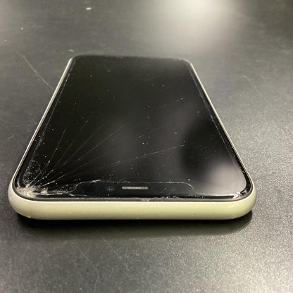 【最速発送】Apple iPhone 11 64GB ホワイト Softbank 白ロム【難有】 82%