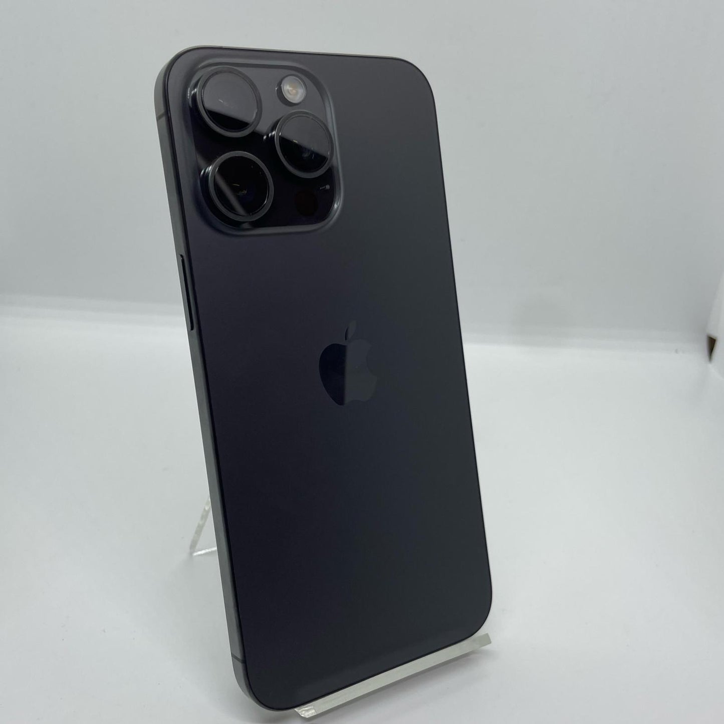【全額返金保証】【最速発送】Apple iPhone iPhone 15 Pro Max 512GB ブラックチタニウム au 美品 動作確認済 86%