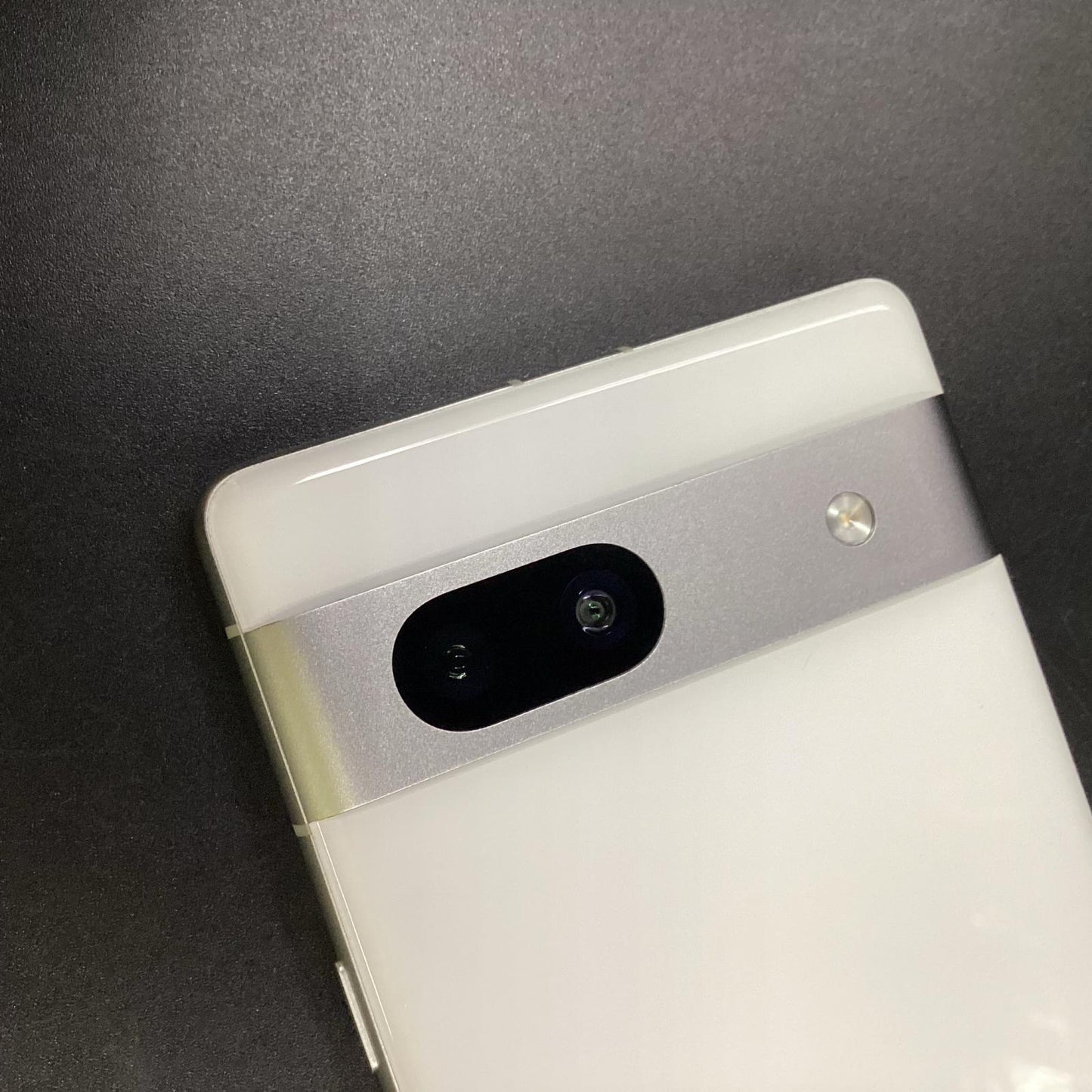 【全額返金保証】【最速発送】Google Pixel 7a 128GB Snow au SIMフリー Pixel 7a 白ロム 美品 動作確認済