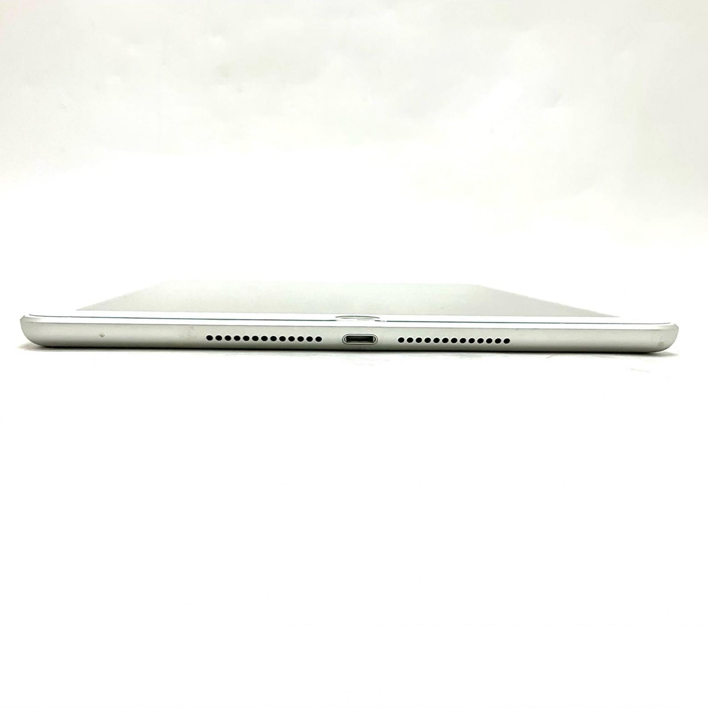 【全額返金保証】【最速発送】Apple iPad iPad 第6世代 32GB シルバー Wi-Fi 動作確認済