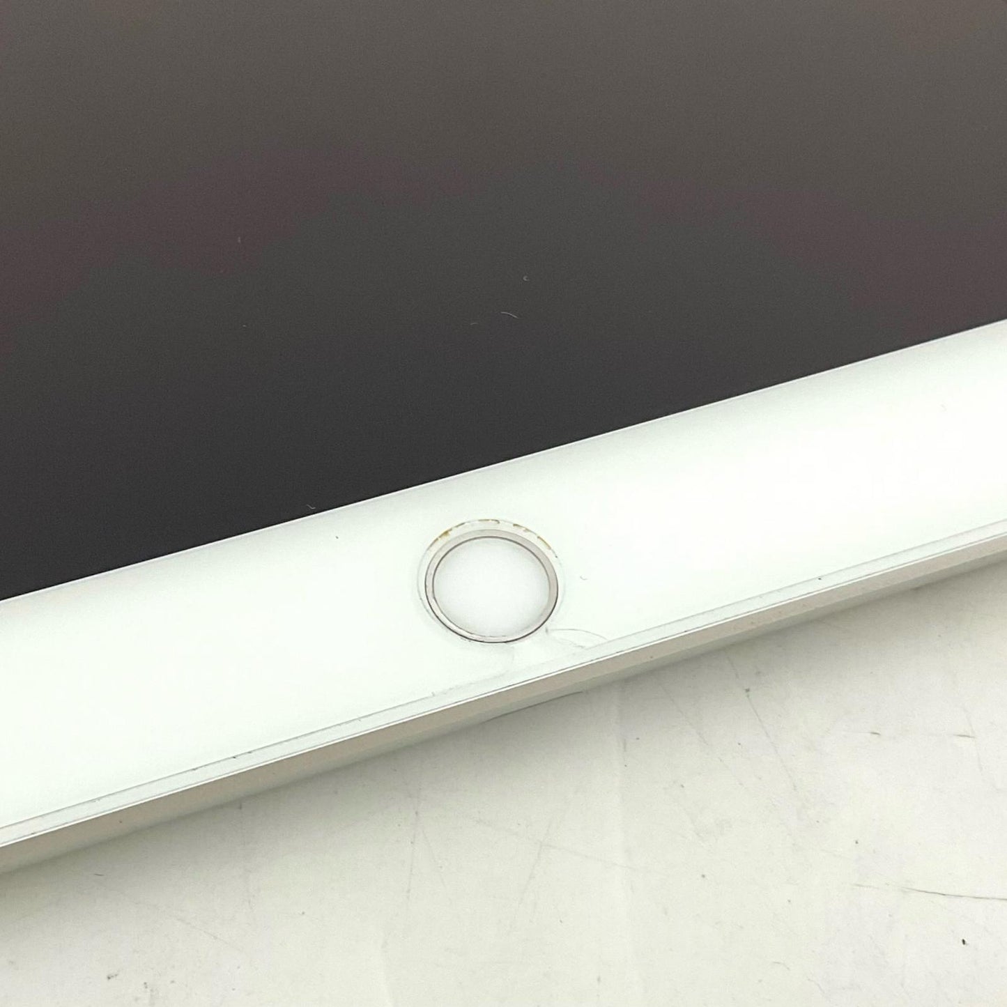 【全額返金保証】【最速発送】Apple iPad iPad 第6世代 32GB シルバー Wi-Fi 動作確認済
