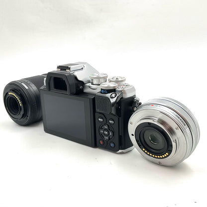 【全額返金保証】【最速発送】OLYMPUS デジタル一眼 OM-D E-M10 Mark III EZダブルズームキット シルバー 美品 動作確認済