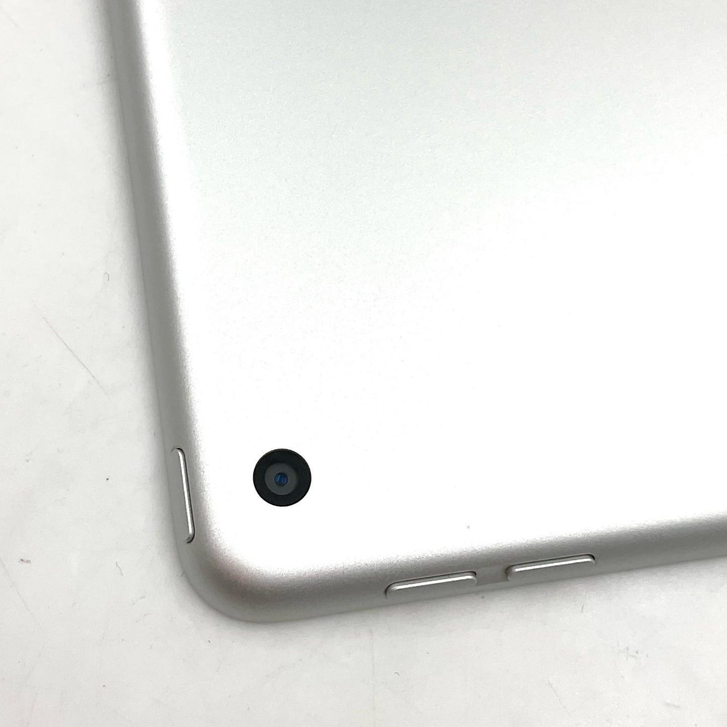【全額返金保証】【最速発送】Apple iPad iPad 10.2インチ 第9世代 64GB シルバー Wi-Fi 美品 動作確認済