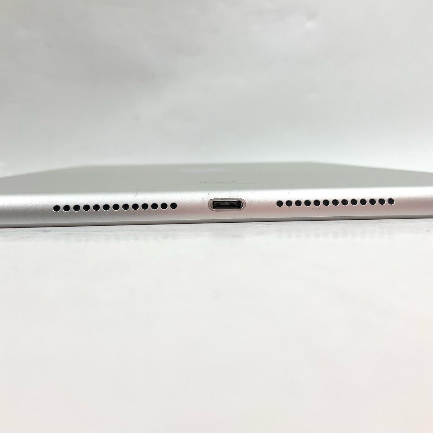 【全額返金保証】【最速発送】Apple iPad iPad 10.2インチ 第9世代 64GB シルバー Wi-Fi 美品 動作確認済