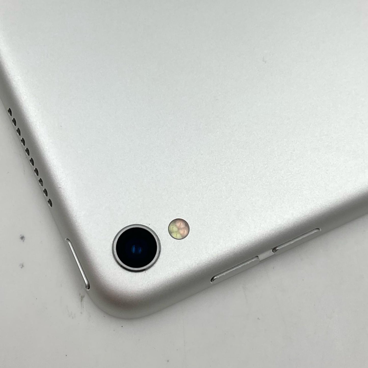 【最速発送】Apple iPad Pro 12.9インチ 第2世代 64GB シルバー Wi-Fi【難有】
