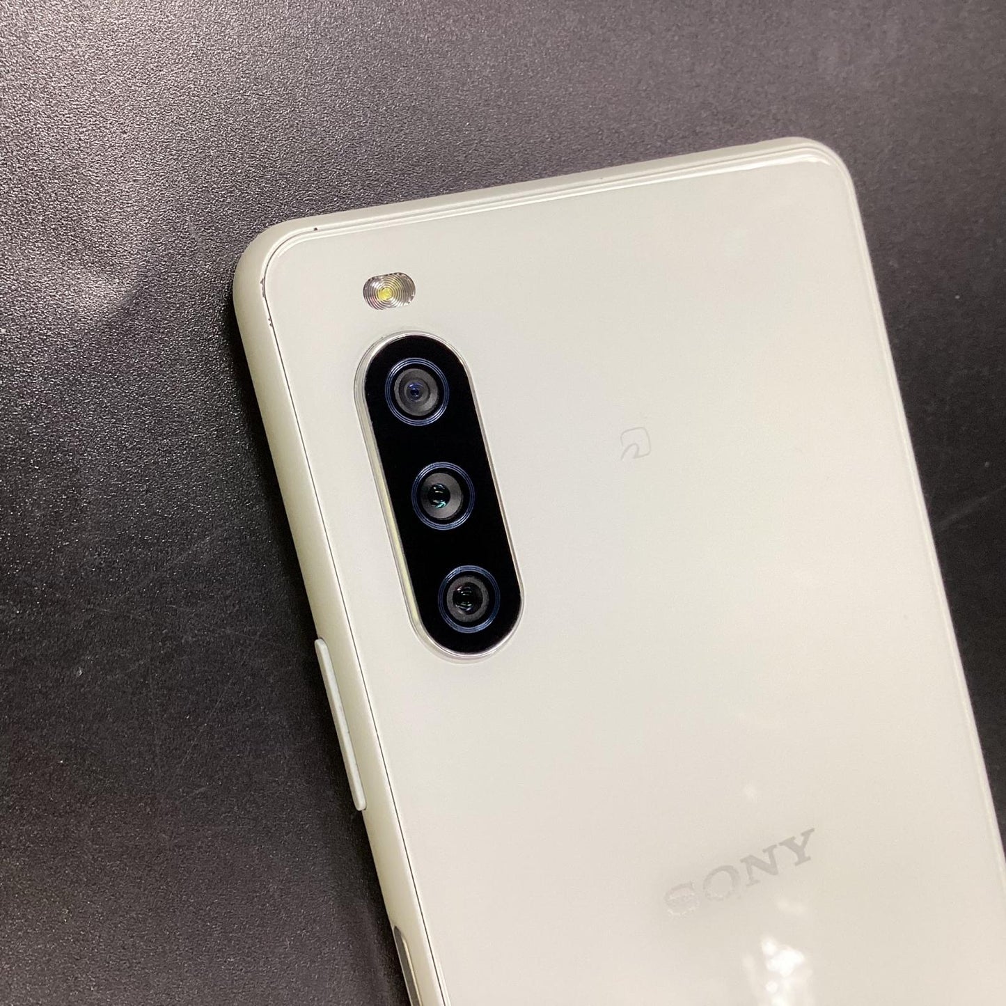 【全額返金保証】【最速発送】Sony Xperia 10 III 128GB ホワイト docomo SO-52B 白ロム 動作確認済