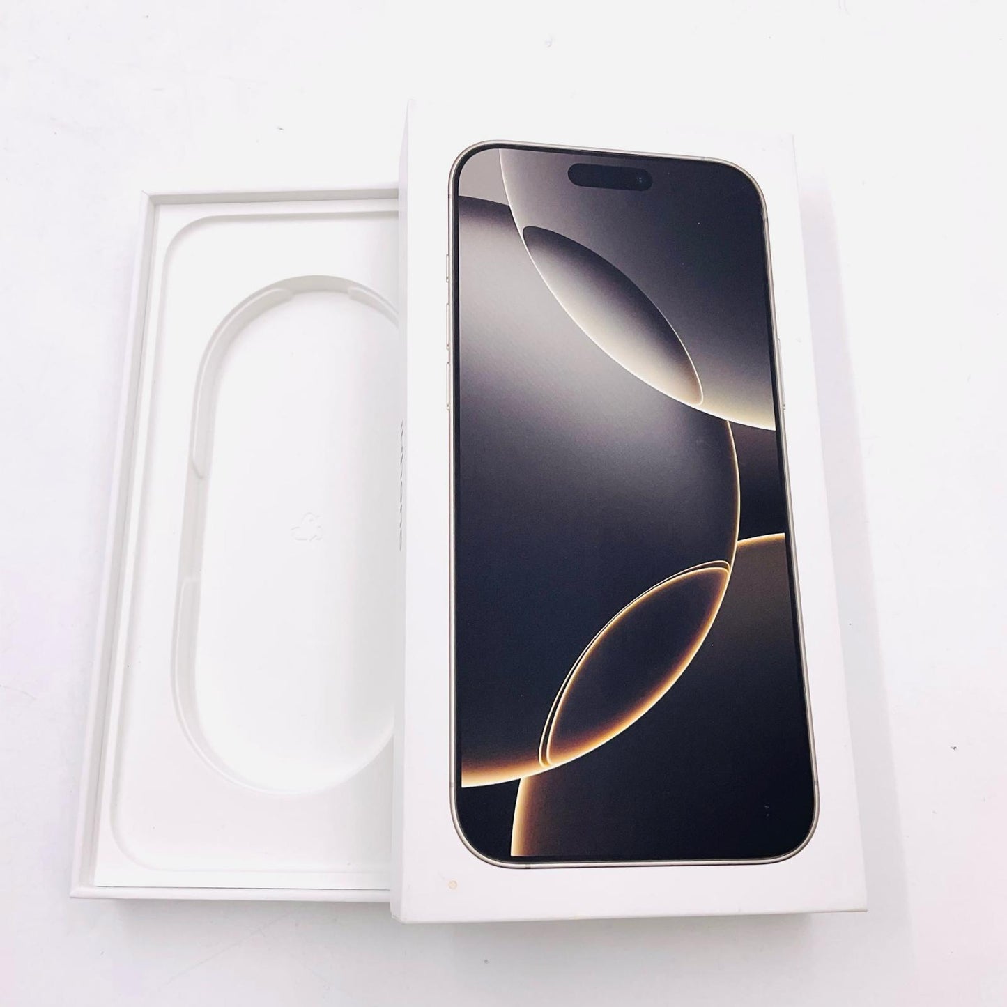 【全額返金保証】【最速発送】Apple iPhone iPhone 16 Pro Max 256GB ナチュラルチタニウム Softbank 白ロム 美品 動作確認済 93%