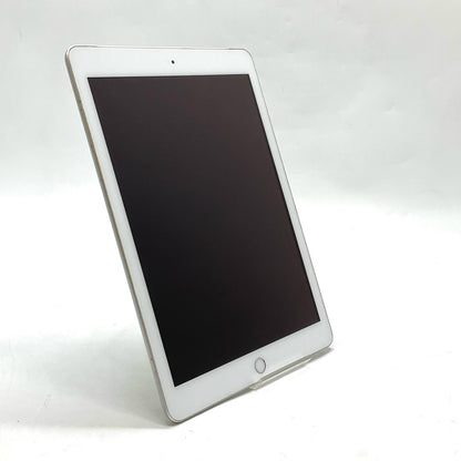 【全額返金保証】【最速発送】Apple iPad iPad 9.7インチ 第6世代 32GB シルバー WiFi+Cellular docomo 白ロム 動作確認済
