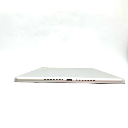 【全額返金保証】【最速発送】Apple iPad iPad 9.7インチ 第6世代 32GB シルバー WiFi+Cellular docomo 白ロム 動作確認済