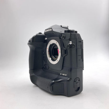 【全額返金保証】【最速発送】OLYMPUS デジタル一眼 OM-D E-M1X ボディ ブラック 美品 動作確認済
