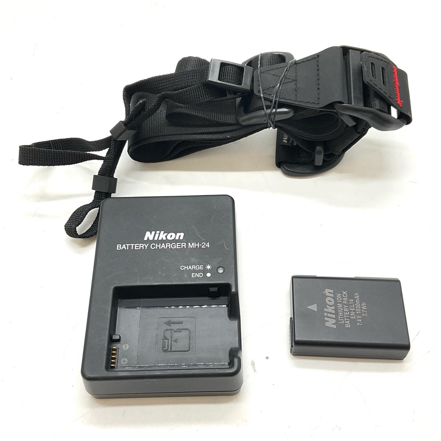 【最速発送】Nikon デジタル一眼 D3200 ボディ ブラック【難有】