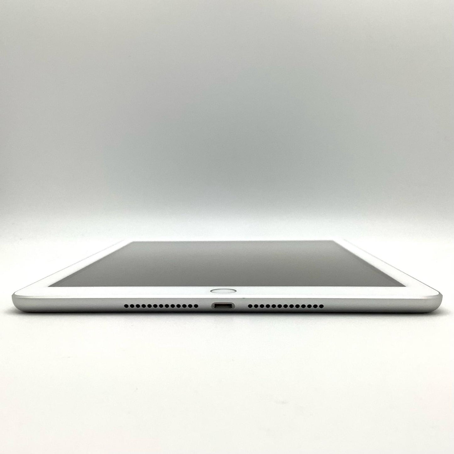 【全額返金保証】【最速発送】Apple iPad iPad 9.7インチ 第6世代 128GB シルバー Wi-Fi 超美品 動作確認済
