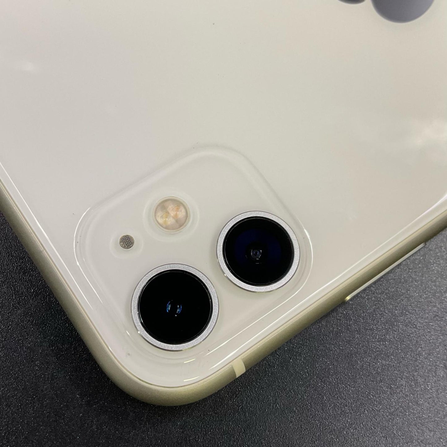 【全額返金保証】【最速発送】Apple iPhone iPhone 11 64GB ホワイト au SIMフリー 白ロム 美品 動作確認済 86%