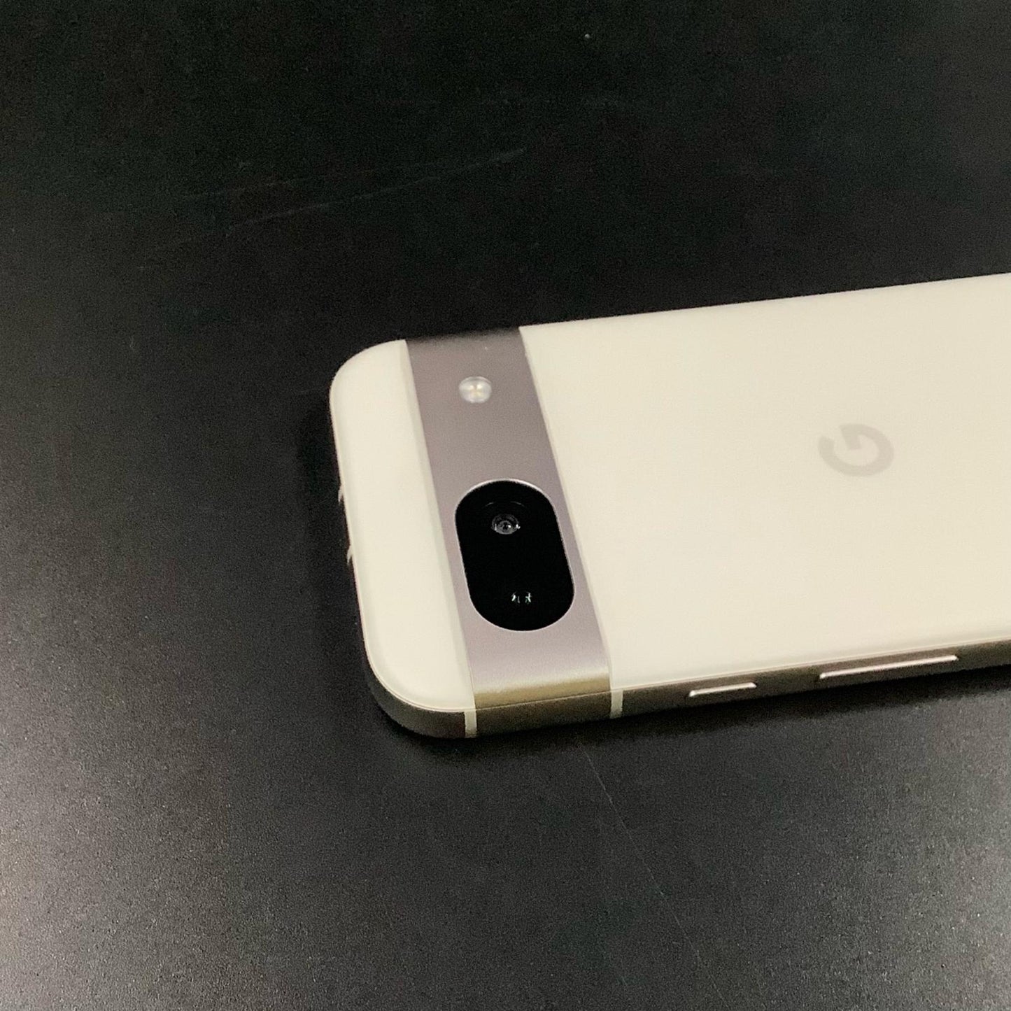 【全額返金保証】【最速発送】Google Pixel 8a 128GB Porcelain SIMフリー G576D 白ロム 超美品 動作確認済