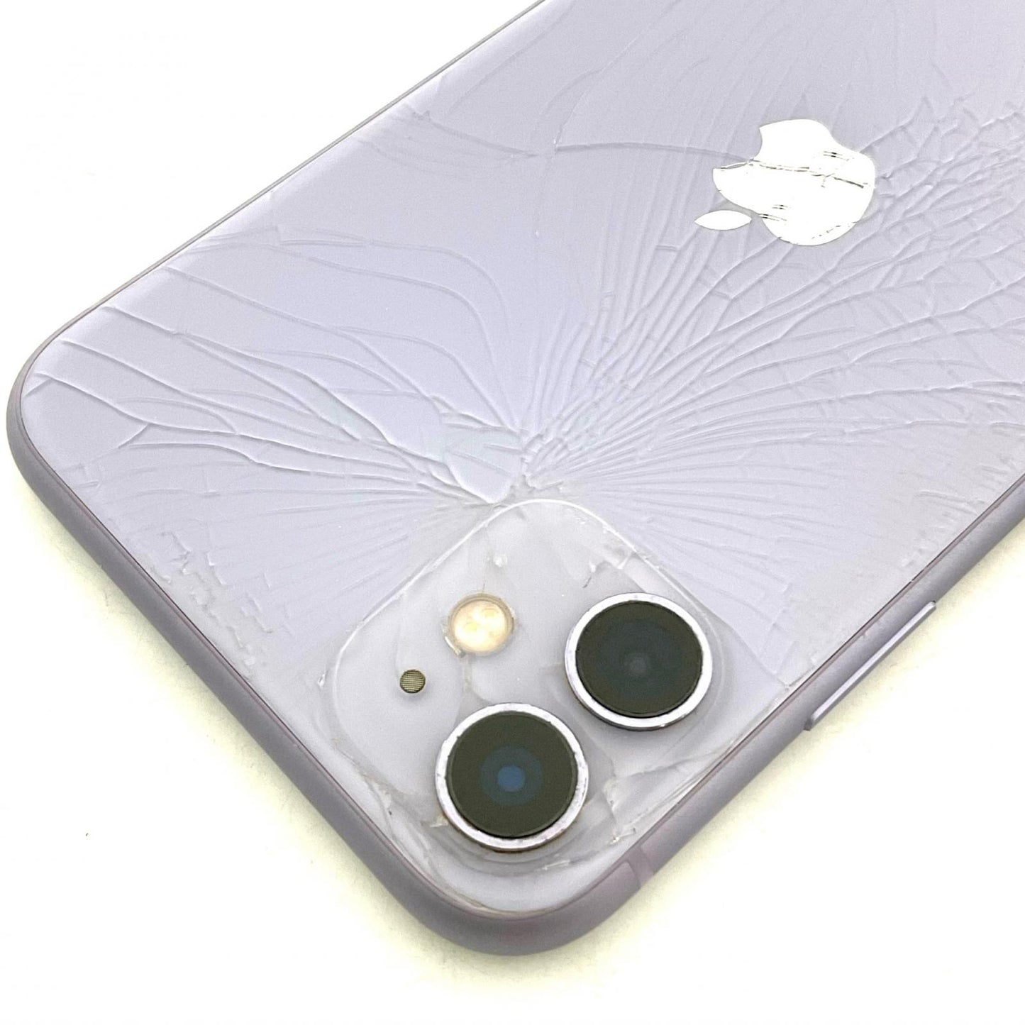 【最速発送】Apple iPhone iPhone 11 128GB パープル au 白ロム【難有】 76%