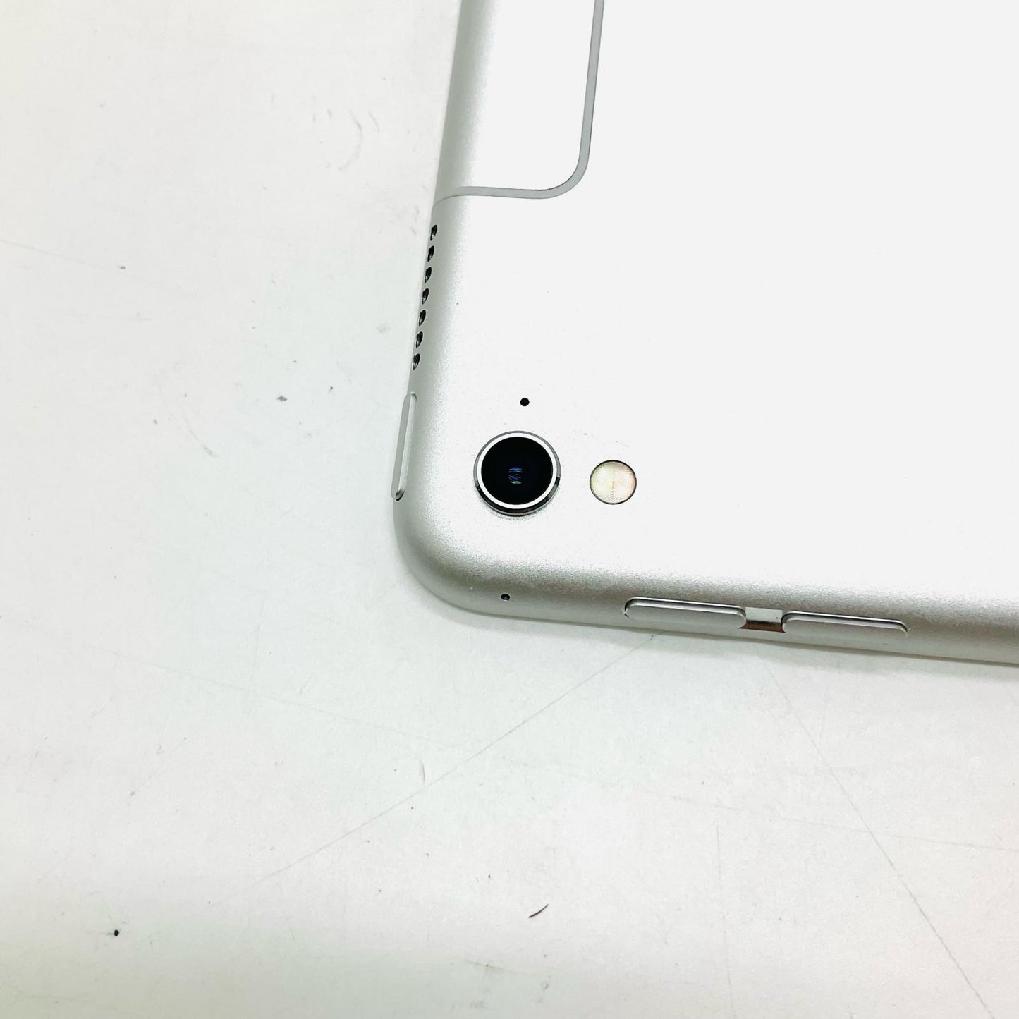 【全額返金保証】【最速発送】Apple iPad Pro 9.7インチ 32GB シルバー WiFi+Cellular au 白ロム 美品 動作確認済