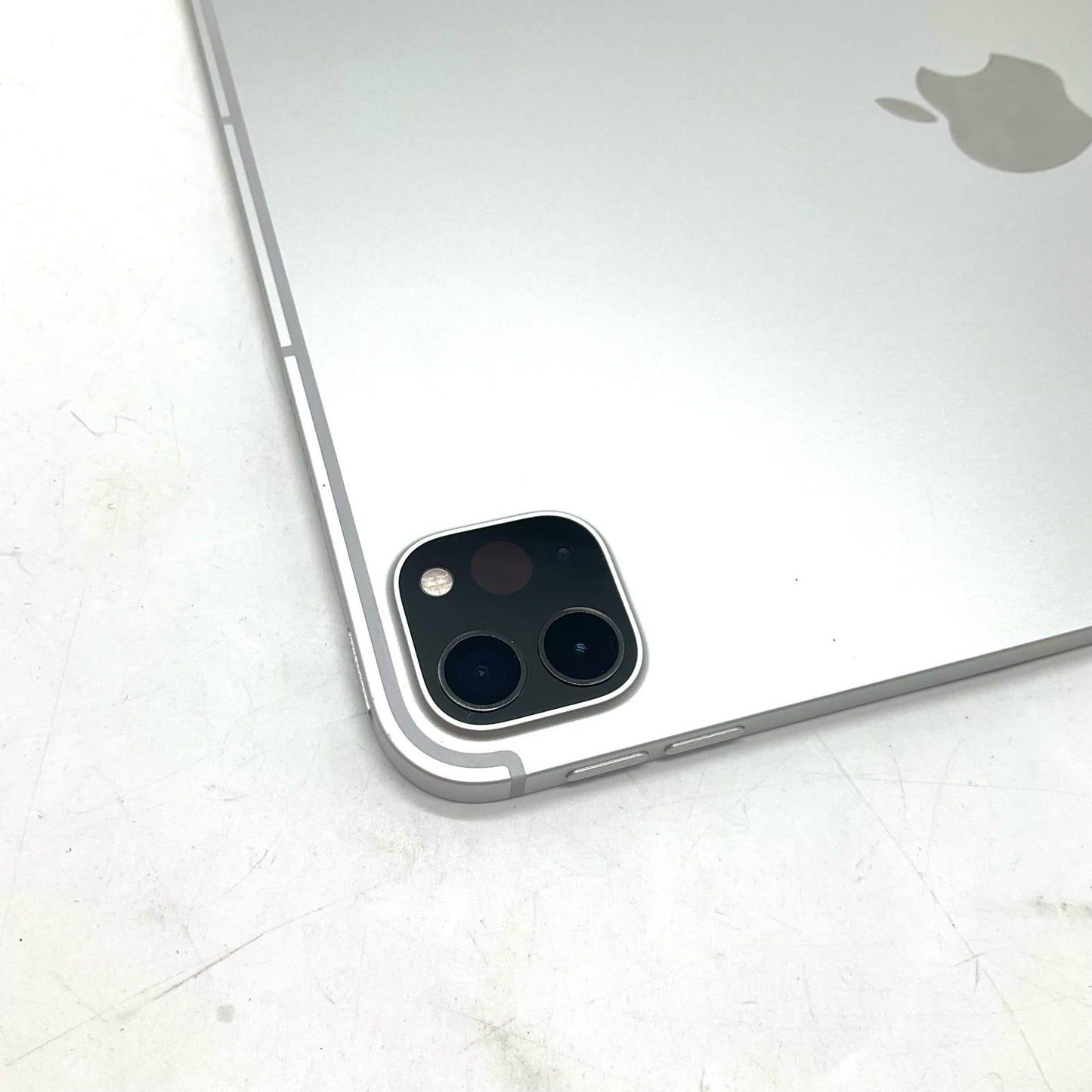 【全額返金保証】【最速発送】Apple iPad Pro 11インチ 第3世代 256GB シルバー WiFi+Cellular au SIMフリー 白ロム 美品 動作確認済