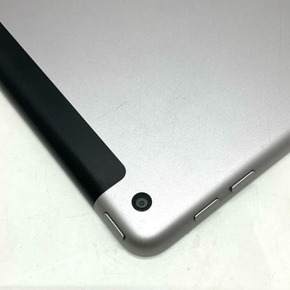 【最速発送】Apple iPad iPad 9.7インチ 第6世代 32GB シルバー WiFi+Cellular docomo 白ロム【難有】