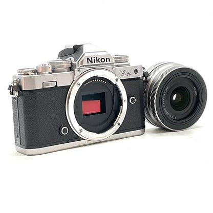 【全額返金保証】【最速発送】Nikon デジタル一眼 Z fc 16-50 VR レンズキット [シルバー] シルバー 美品 動作確認済