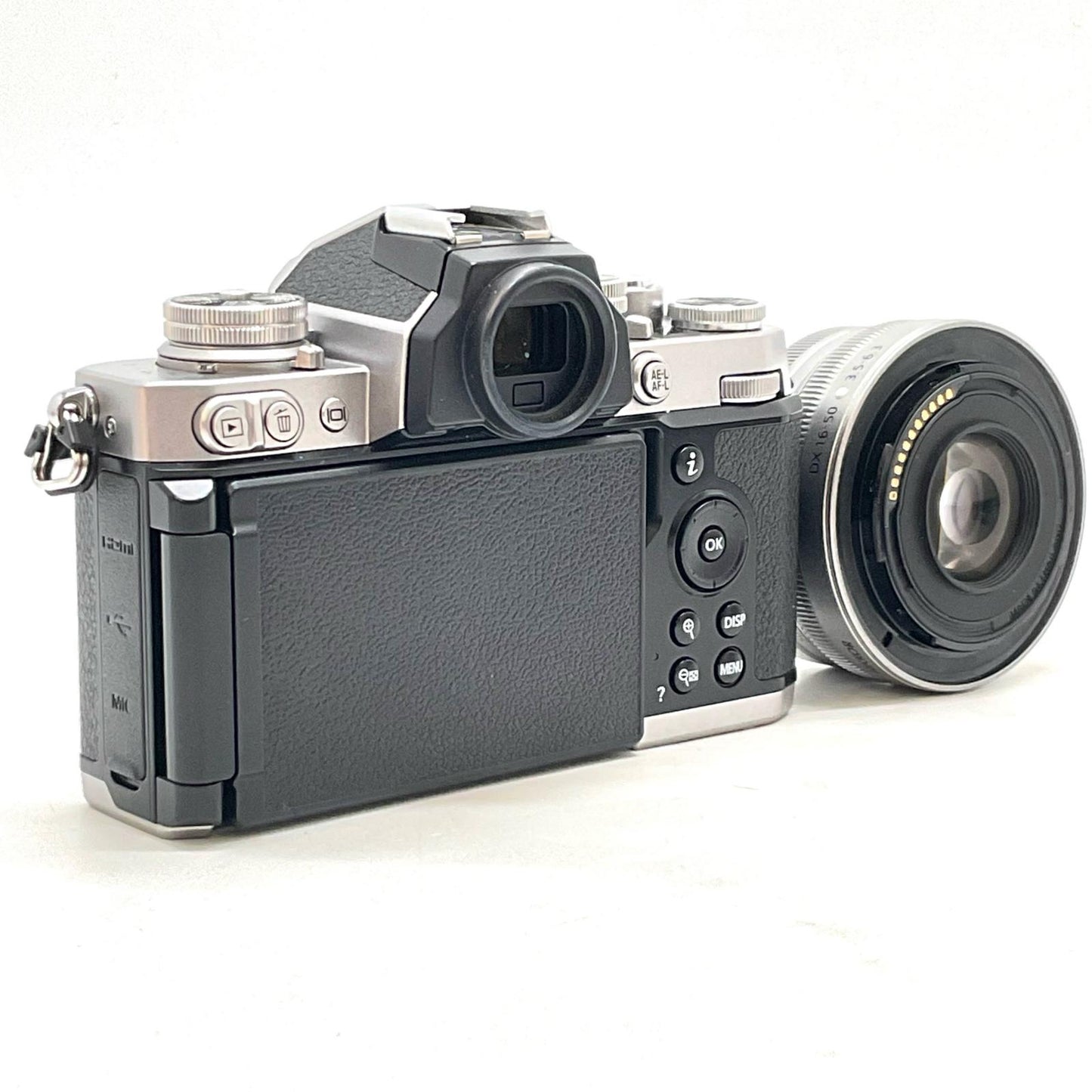 【全額返金保証】【最速発送】Nikon デジタル一眼 Z fc 16-50 VR レンズキット [シルバー] シルバー 美品 動作確認済