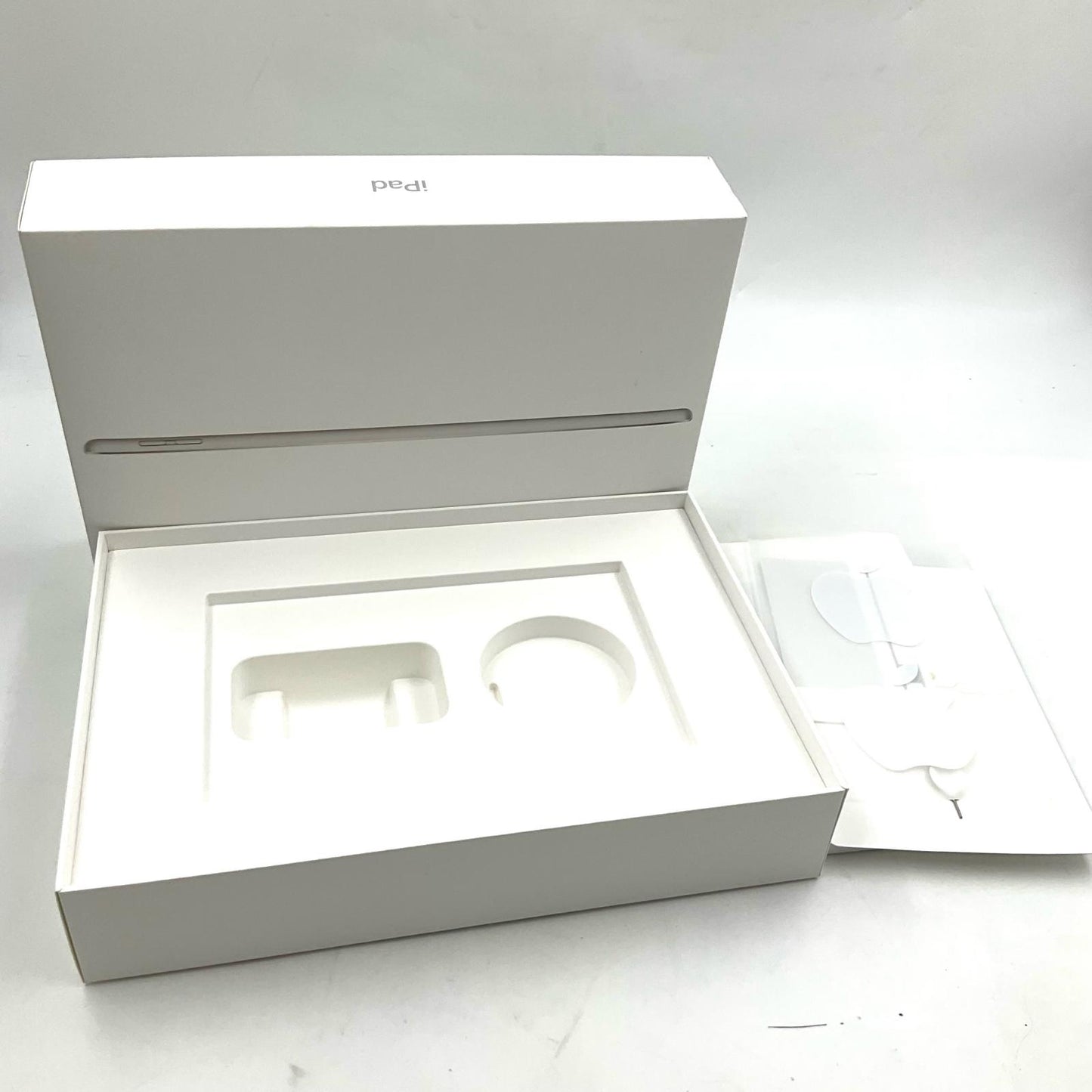 【全額返金保証】【最速発送】Apple iPad iPad 10.2インチ 第9世代 64GB シルバー WiFi+Cellular docomo 白ロム 動作確認済