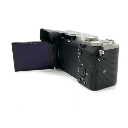 【全額返金保証】【最速発送】Sony デジタル一眼 α7C ILCE-7CL ズームレンズキット [シルバー] 美品 動作確認済