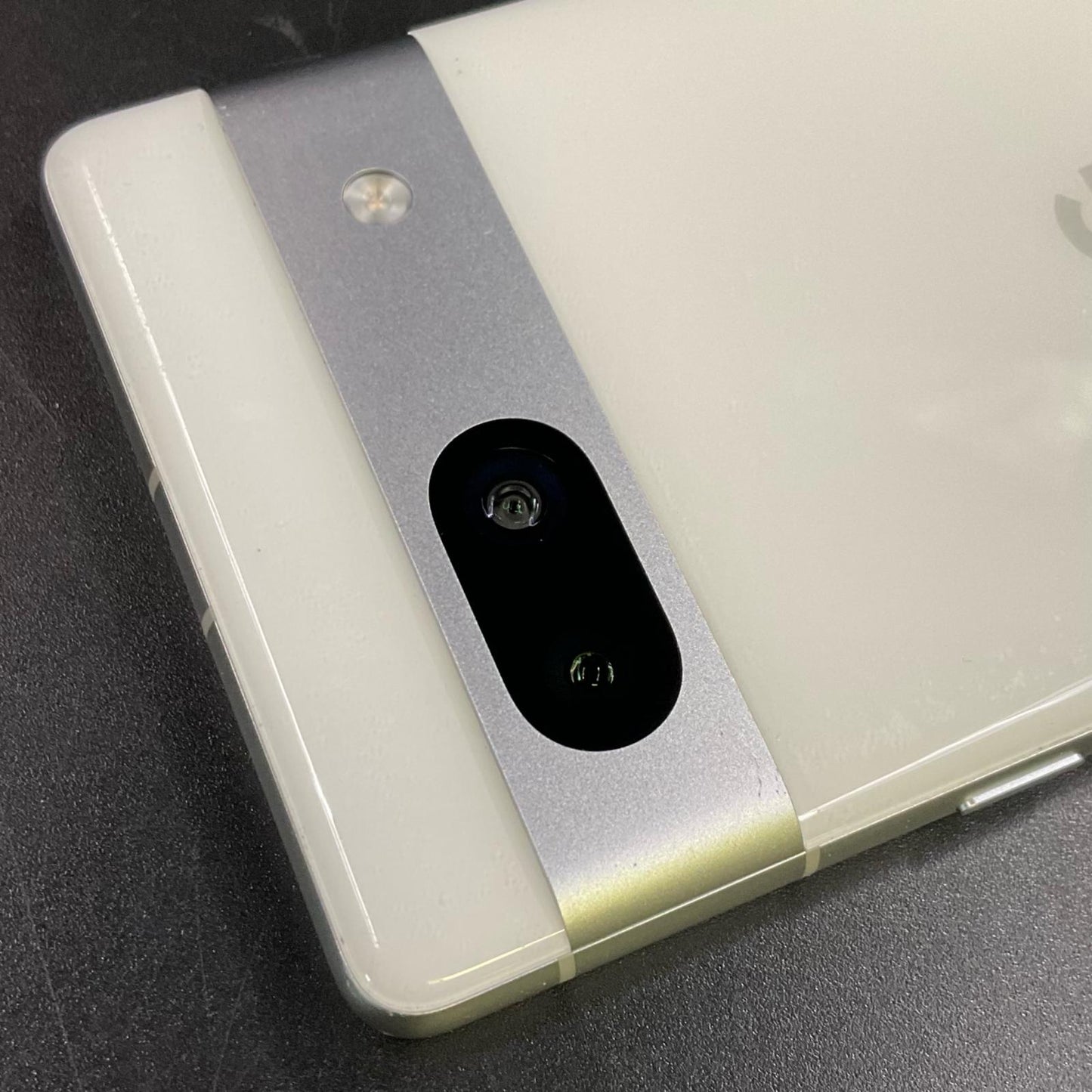 【全額返金保証】【最速発送】Google Pixel 7a 128GB スノー au SIMフリー G82U8 美品 動作確認済
