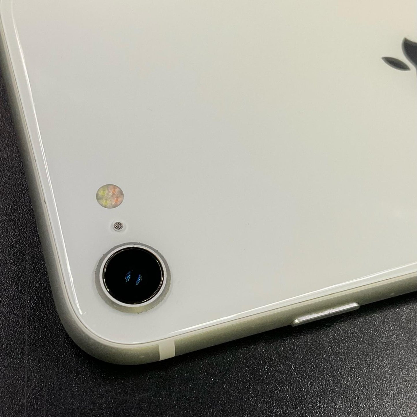 【全額返金保証】【最速発送】Apple iPhone iPhone SE（第2世代） 256GB ホワイト SIMフリー 白ロム 美品 動作確認済 82%