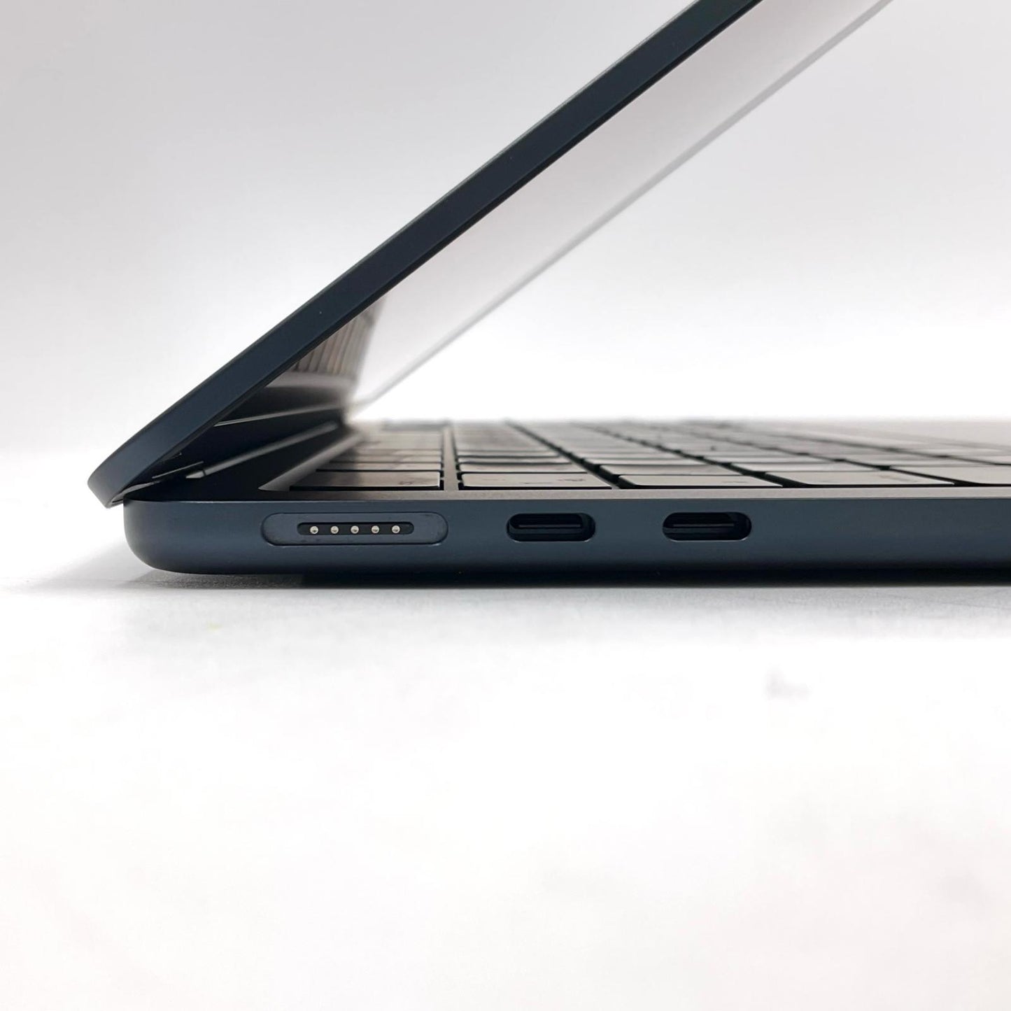 【全額返金保証】【最速発送】Apple MacBook Air 13インチ 2022 Apple M2 8GB 256GB ミッドナイト 100% 美品 動作確認済