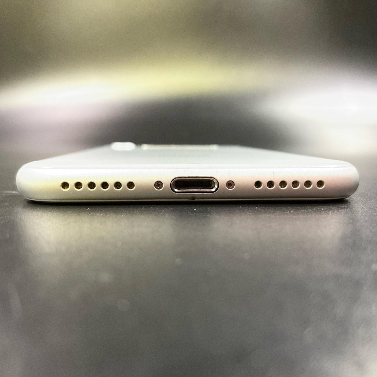 【全額返金保証】【最速発送】Apple iPhone iPhone 7 32GB シルバー docomo SIMフリー 白ロム 美品 動作確認済 84%
