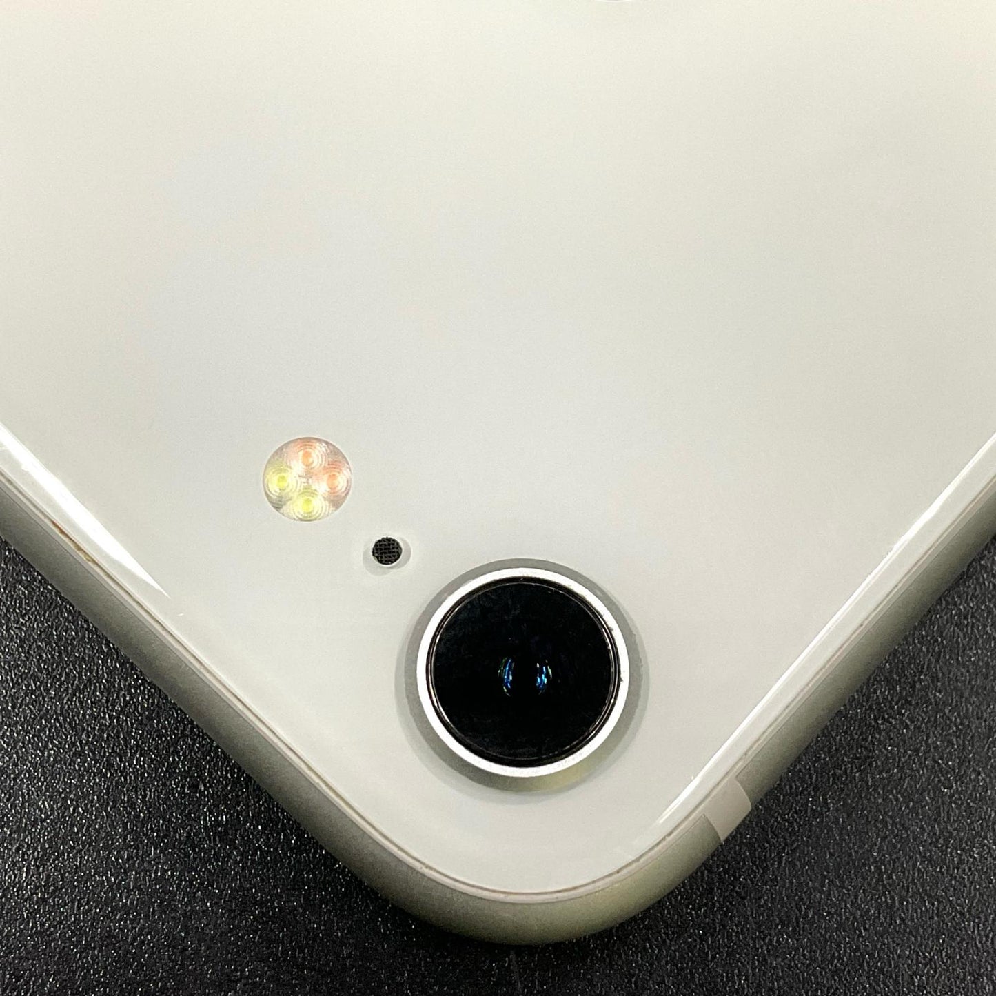 【全額返金保証】【最速発送】Apple iPhone iPhone 8 64GB シルバー docomo SIMフリー 白ロム 動作確認済 83%