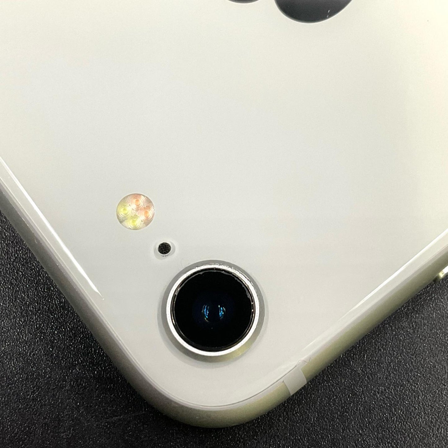 【全額返金保証】【最速発送】Apple iPhone iPhone 8 64GB シルバー docomo SIMフリー 白ロム 動作確認済 83%
