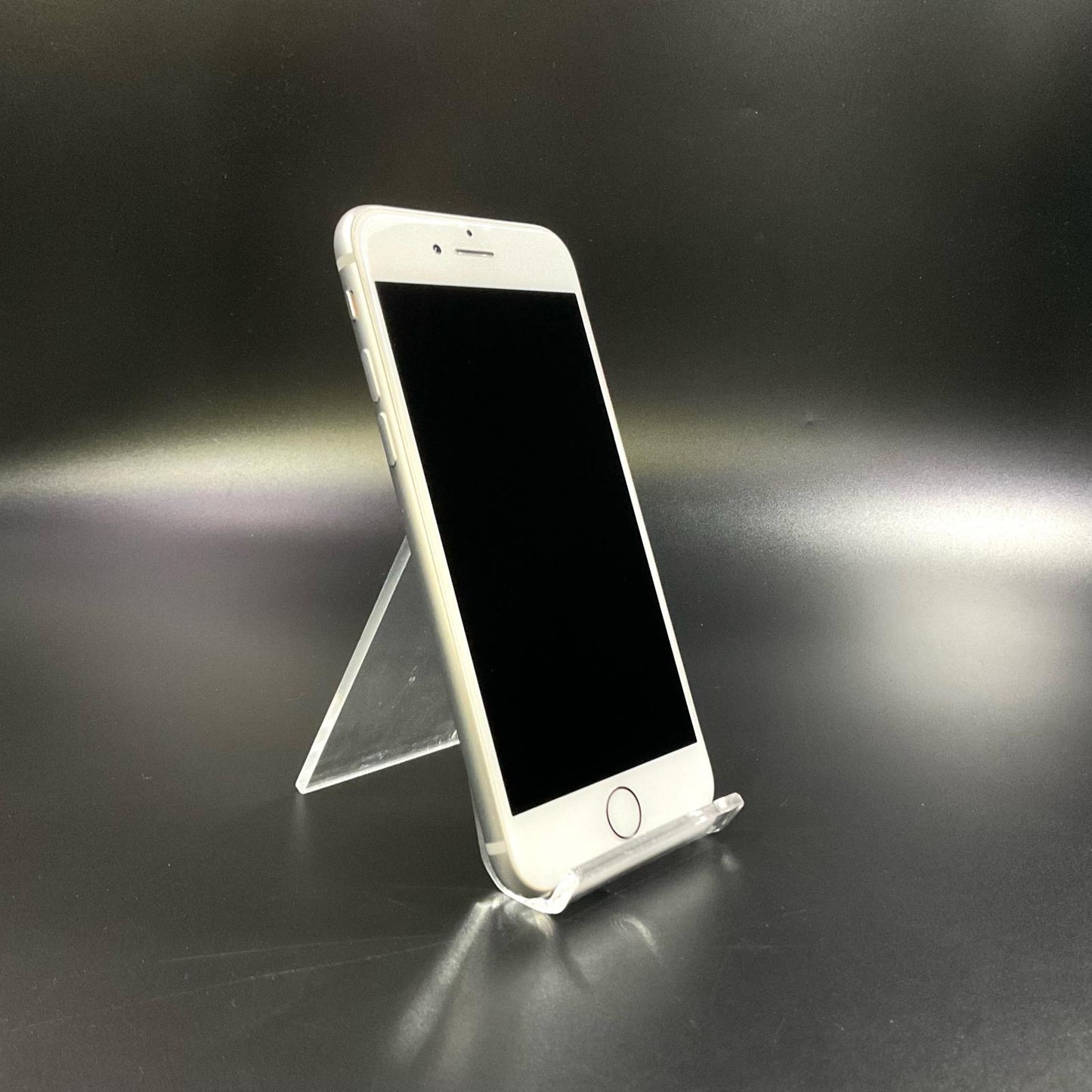 【全額返金保証】【最速発送】Apple iPhone iPhone 8 64GB シルバー docomo SIMフリー 白ロム 美品 動作確認済 82%