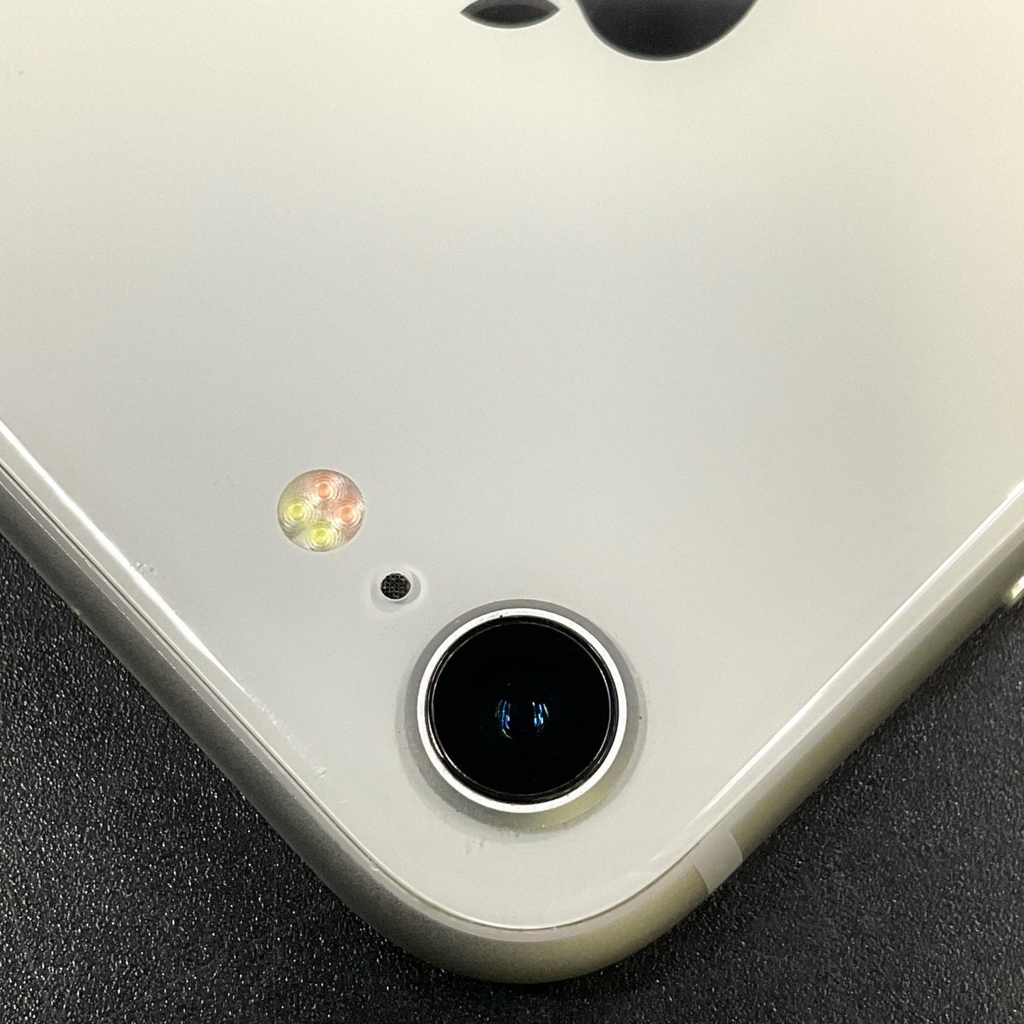【全額返金保証】【最速発送】Apple iPhone iPhone 8 64GB シルバー docomo SIMフリー 白ロム 美品 動作確認済 82%
