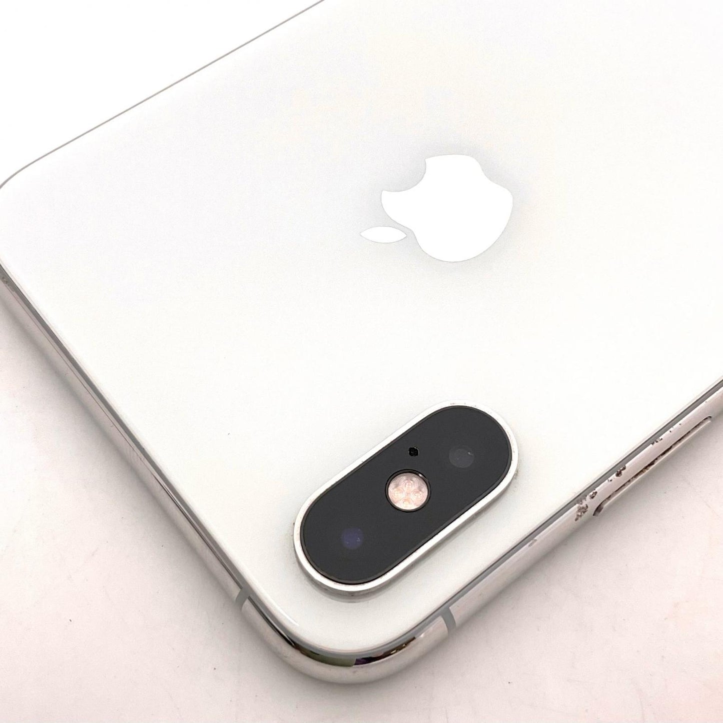 【全額返金保証】【最速発送】Apple iPhone iPhone XS 256GB シルバー docomo 白ロム 動作確認済 69%