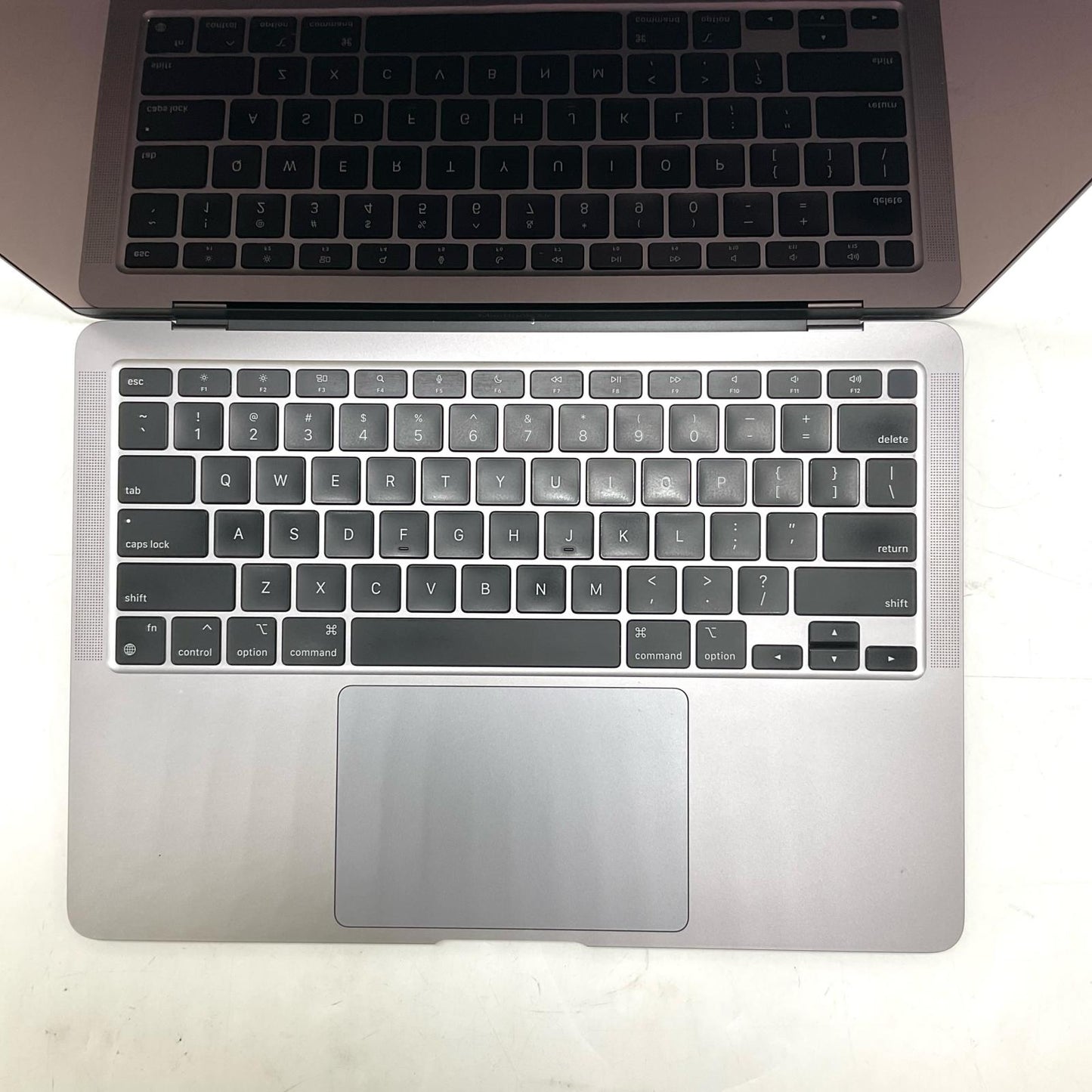 【全額返金保証】【最速発送】Apple MacBook Air 13インチ 2020 Apple M1 16GB 256GB スペースグレイ 83% 動作確認済