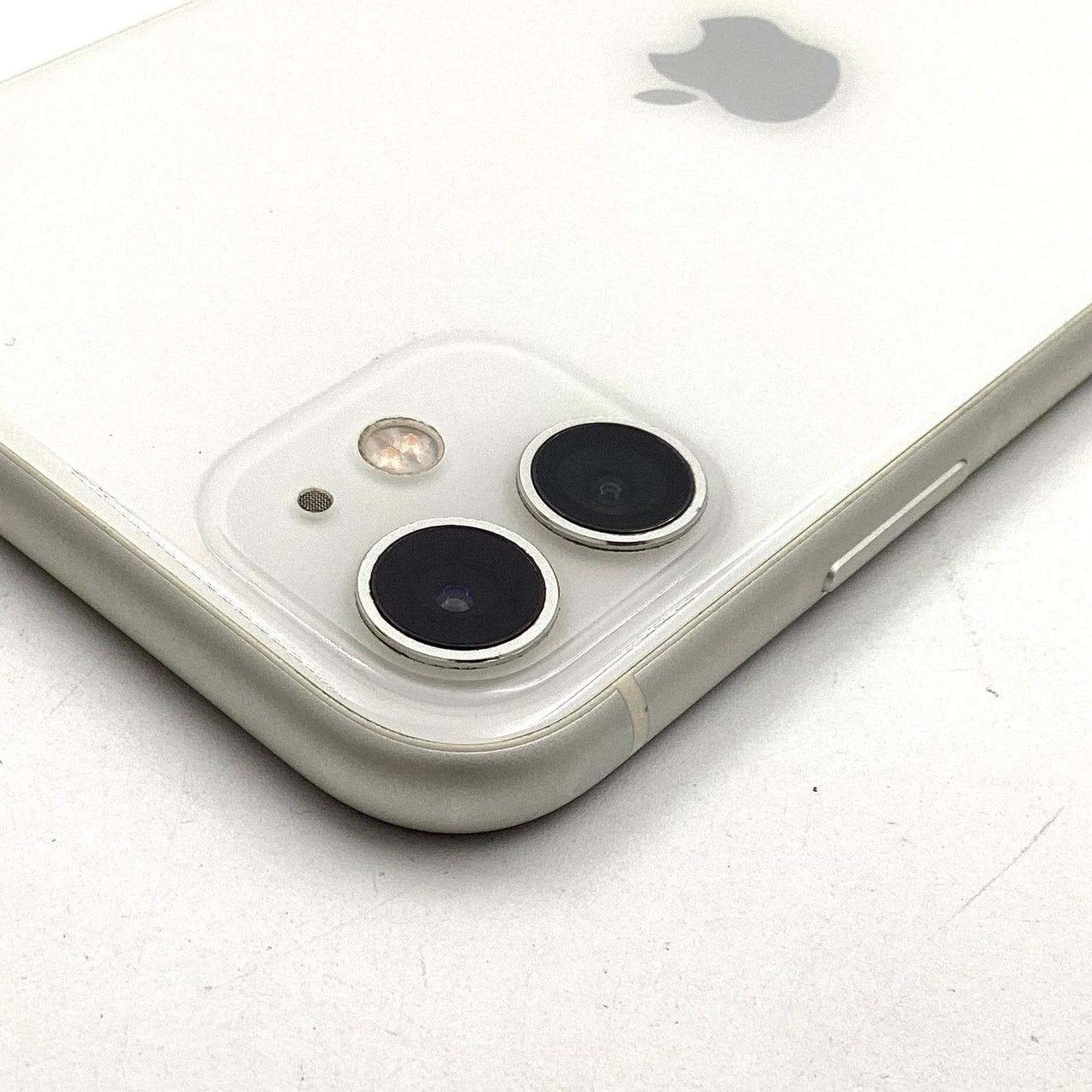 【全額返金保証】【最速発送】Apple iPhone iPhone 11 64GB ホワイト au 白ロム 動作確認済 78%