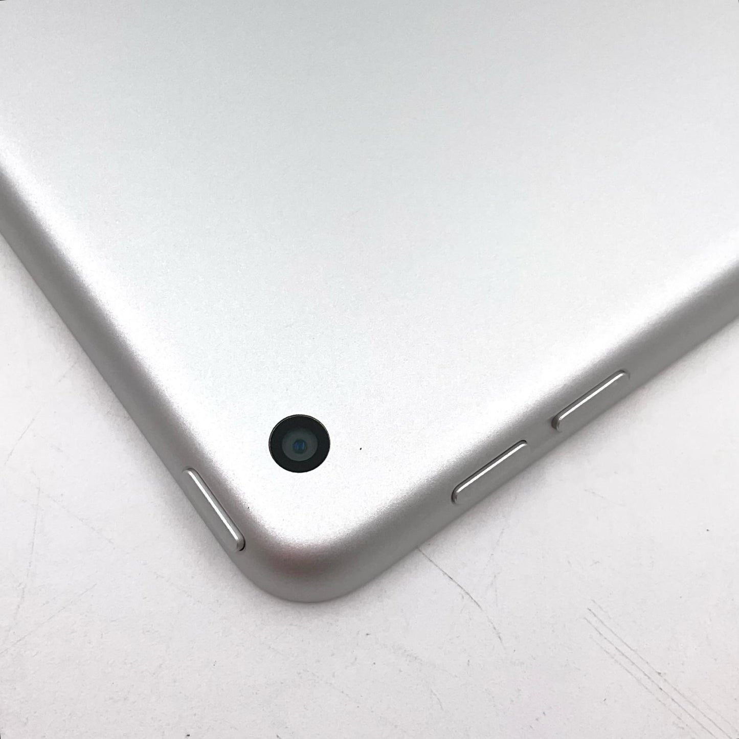 【全額返金保証】【最速発送】Apple iPad iPad 10.2インチ 第9世代 256GB シルバー Wi-Fi 美品 動作確認済